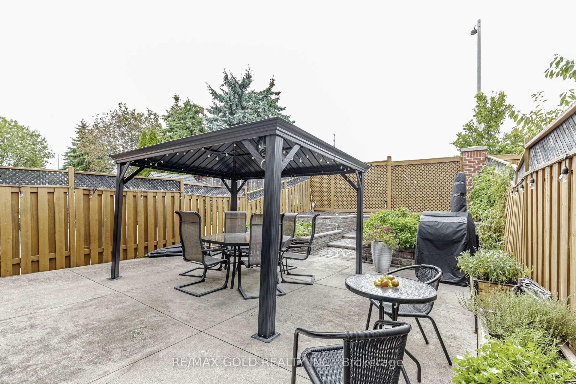 Photo 28 of 36 Summerdale Crescent, Brampton, Fletcher's Meadow — HOMEH