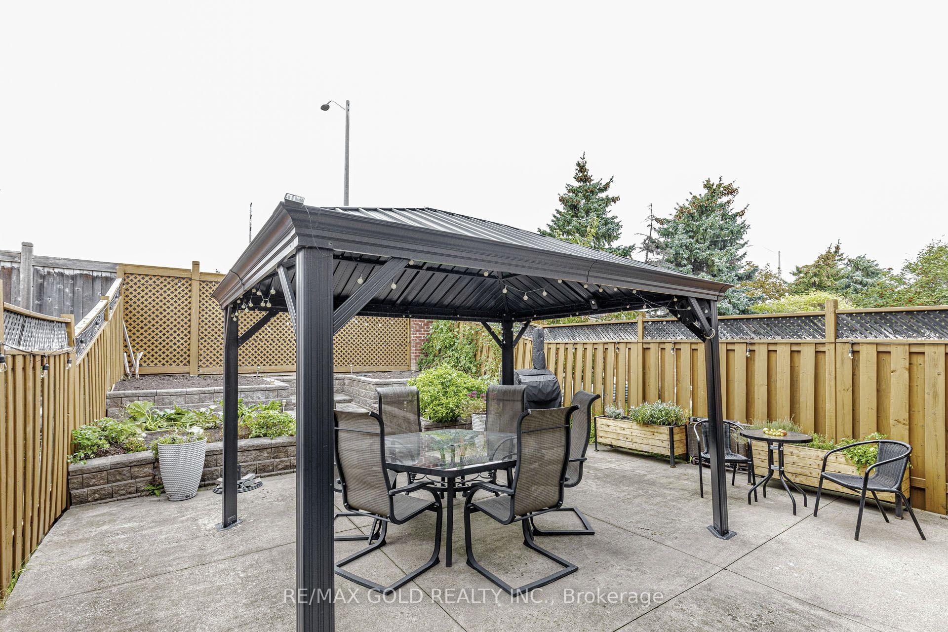 Photo 29 of 36 Summerdale Crescent, Brampton, Fletcher's Meadow — HOMEH
