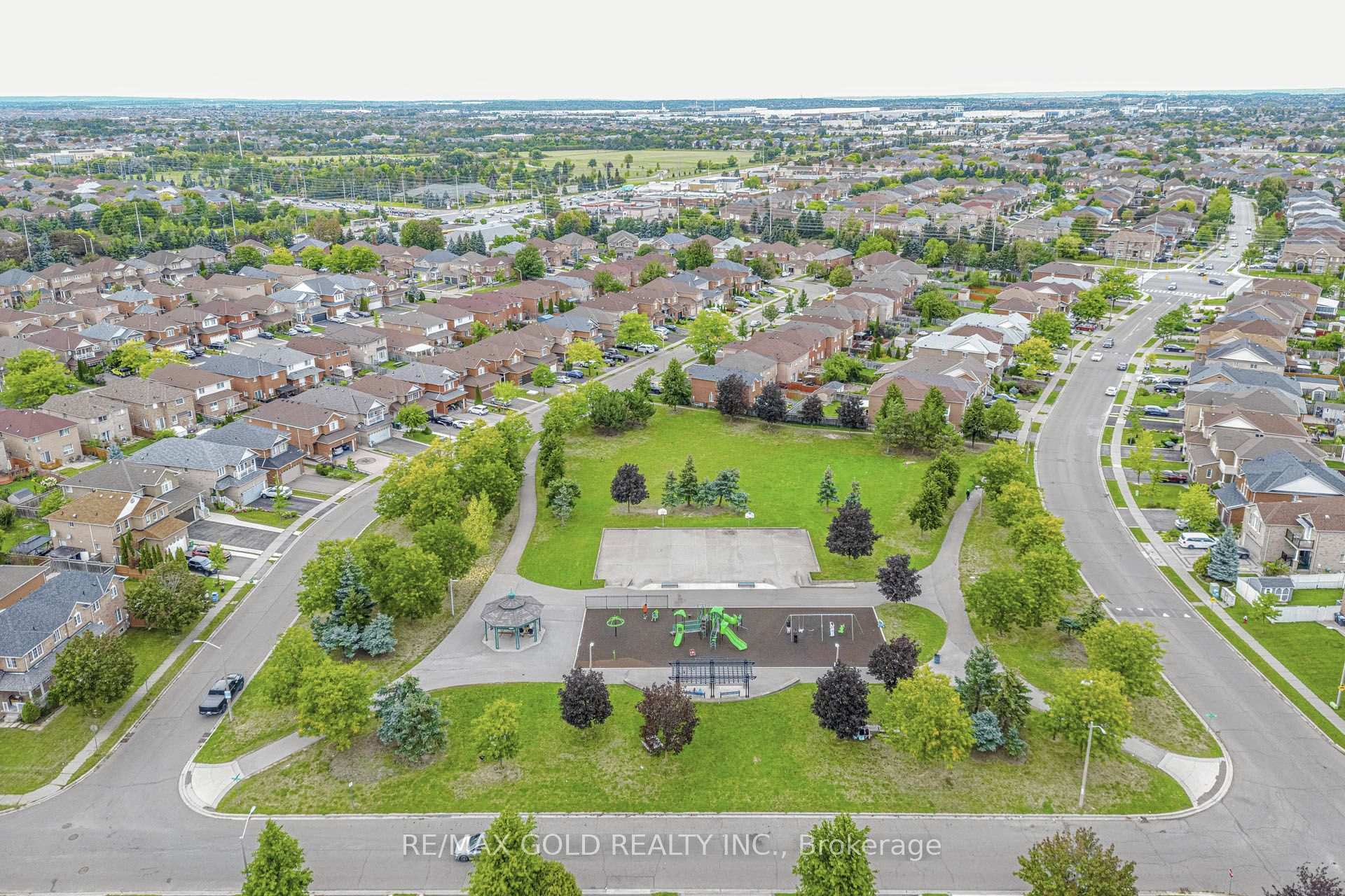Photo 30 of 36 Summerdale Crescent, Brampton, Fletcher's Meadow — HOMEH