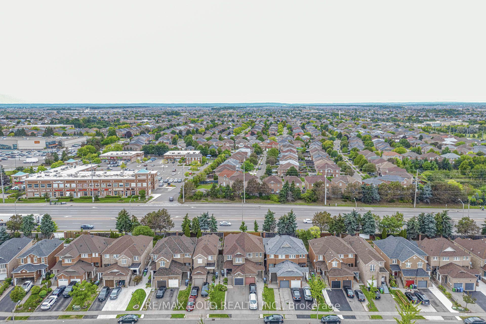 Photo 32 of 36 Summerdale Crescent, Brampton, Fletcher's Meadow — HOMEH