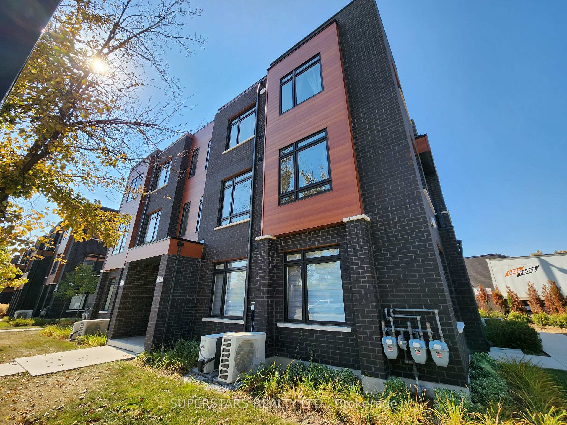 Photo 1 of Unit 37, 370 Red Maple Road, Richmond Hill, Langstaff — HOMEH