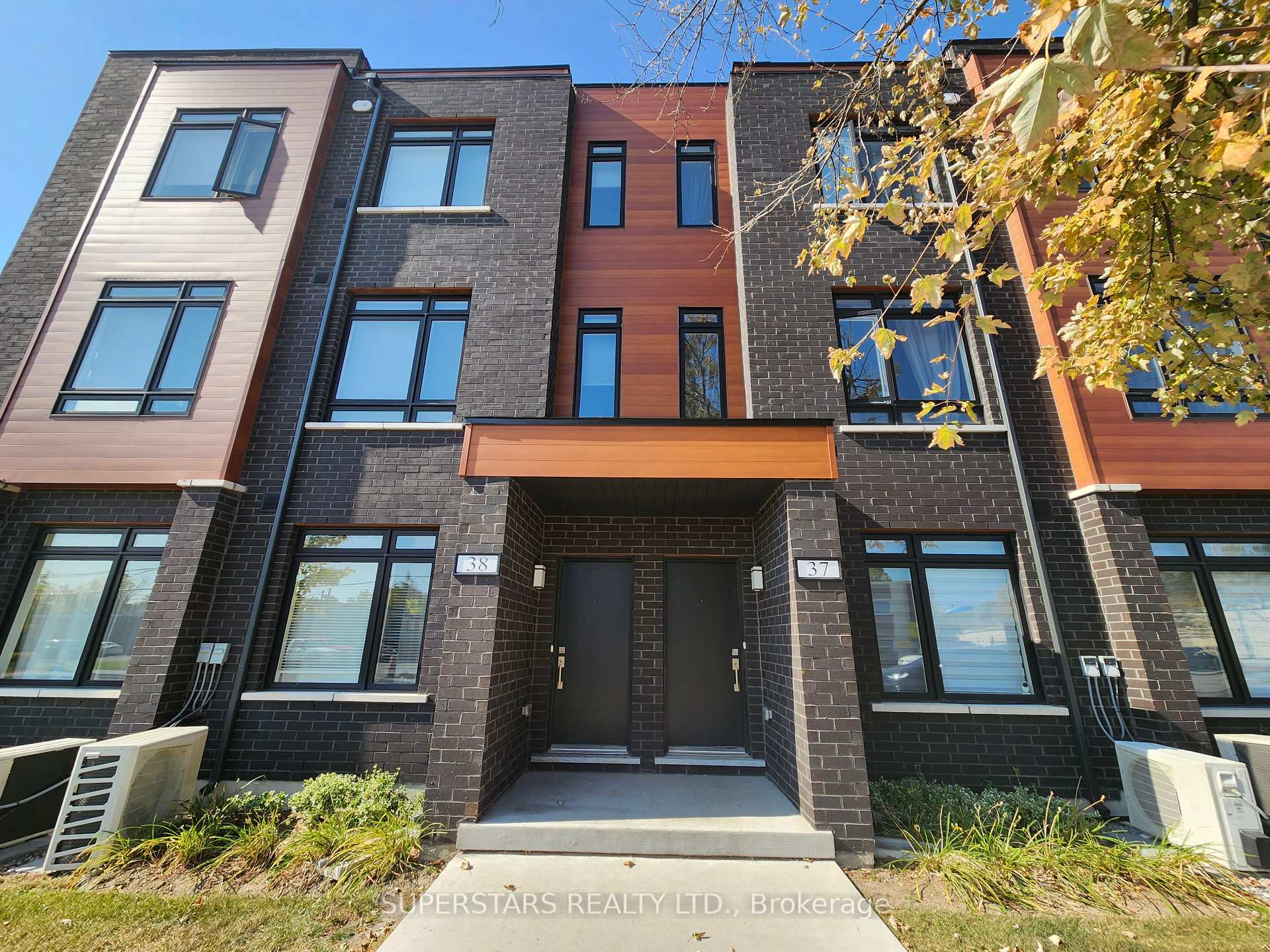 Photo 2 of Unit 37, 370 Red Maple Road, Richmond Hill, Langstaff — HOMEH