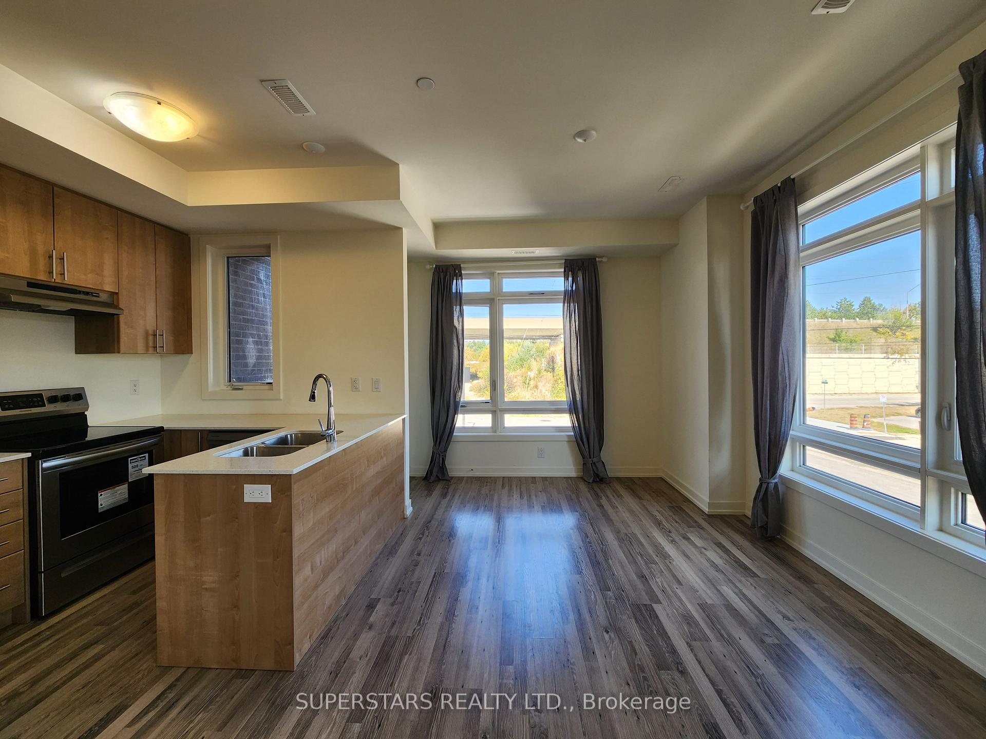 Photo 3 of Unit 37, 370 Red Maple Road, Richmond Hill, Langstaff — HOMEH