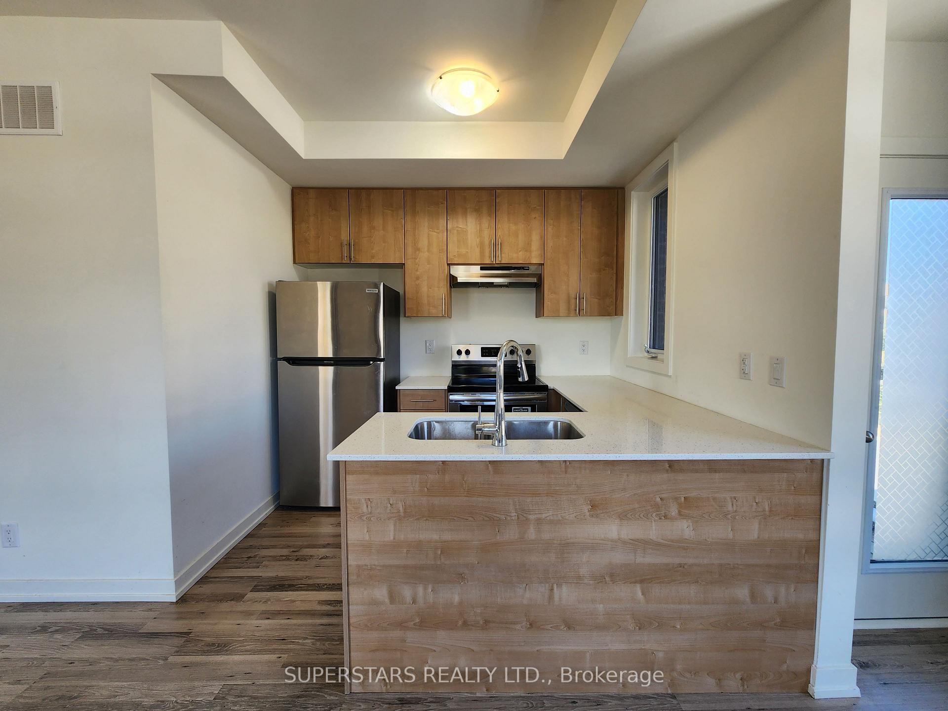 Photo 5 of Unit 37, 370 Red Maple Road, Richmond Hill, Langstaff — HOMEH
