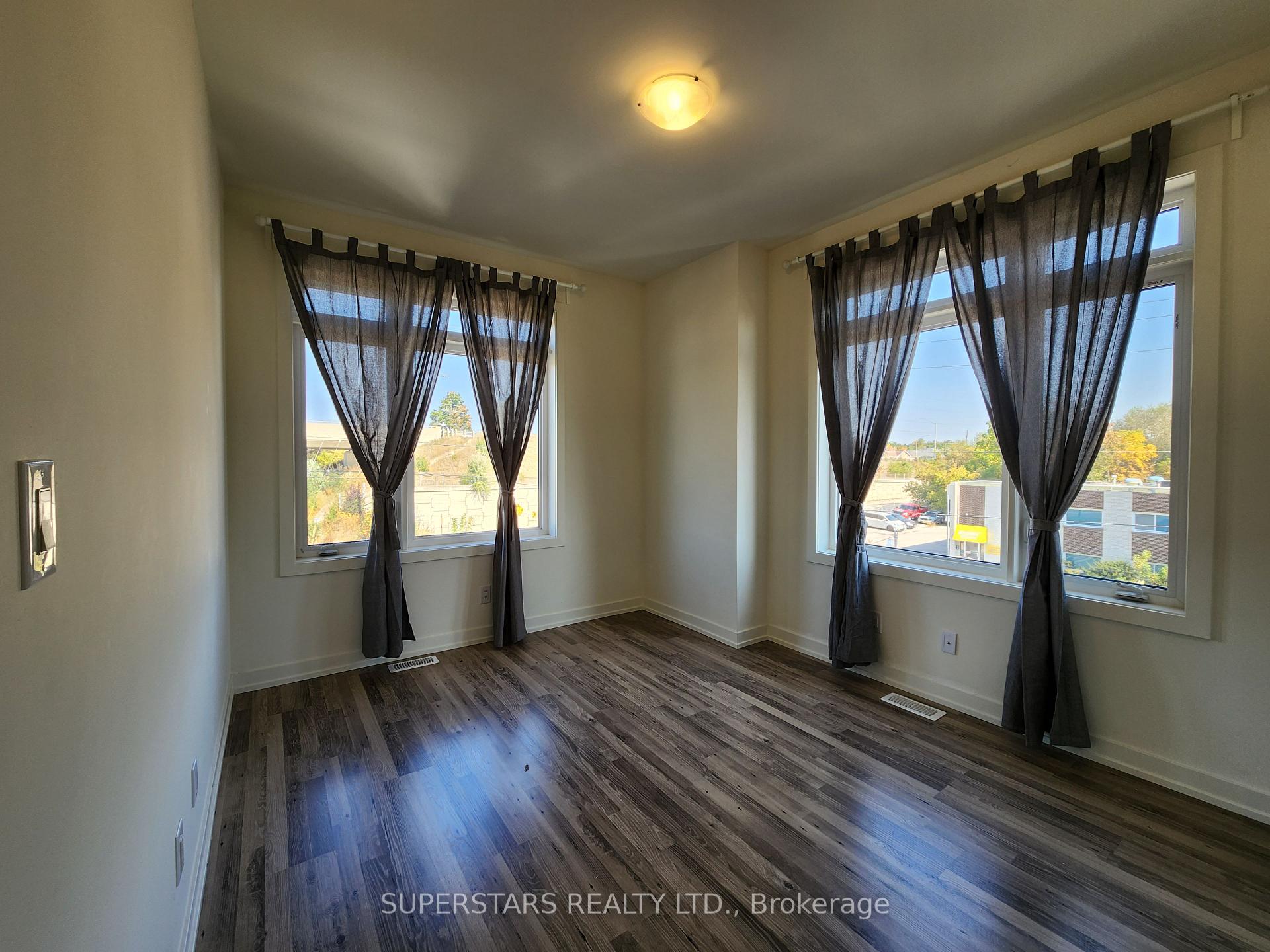 Photo 11 of Unit 37, 370 Red Maple Road, Richmond Hill, Langstaff — HOMEH
