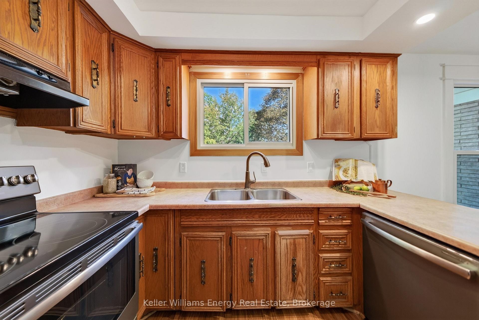 Photo 17 of 28 Briarwood Crescent, Belleville, Belleville Ward — HOMEH