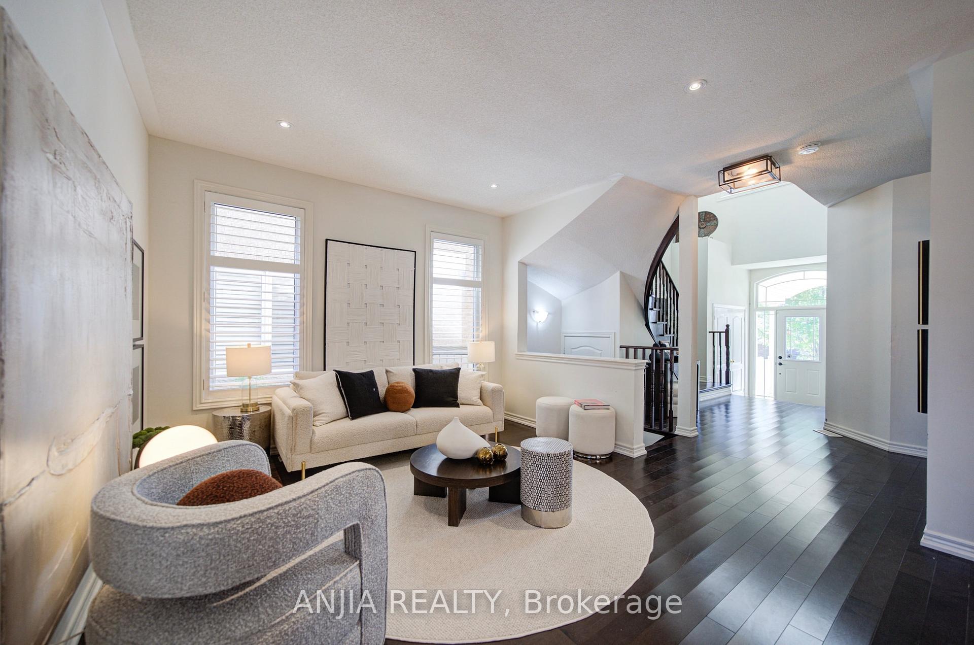 Photo 10 of 68 Old Field Crescent, East Gwillimbury, Rural East Gwillimbury — HOMEH