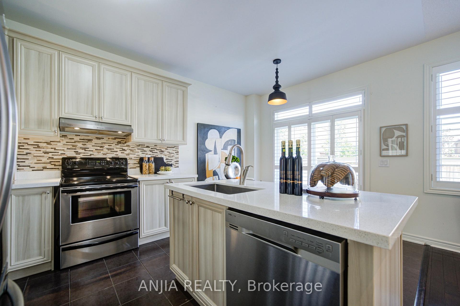 Photo 15 of 68 Old Field Crescent, East Gwillimbury, Rural East Gwillimbury — HOMEH