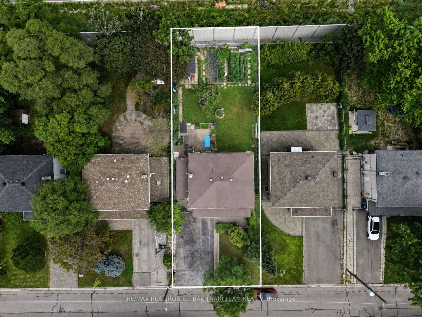 Photo 6 of 180 Woodsworth Road, North York, St. Andrew-Windfields — HOMEH
