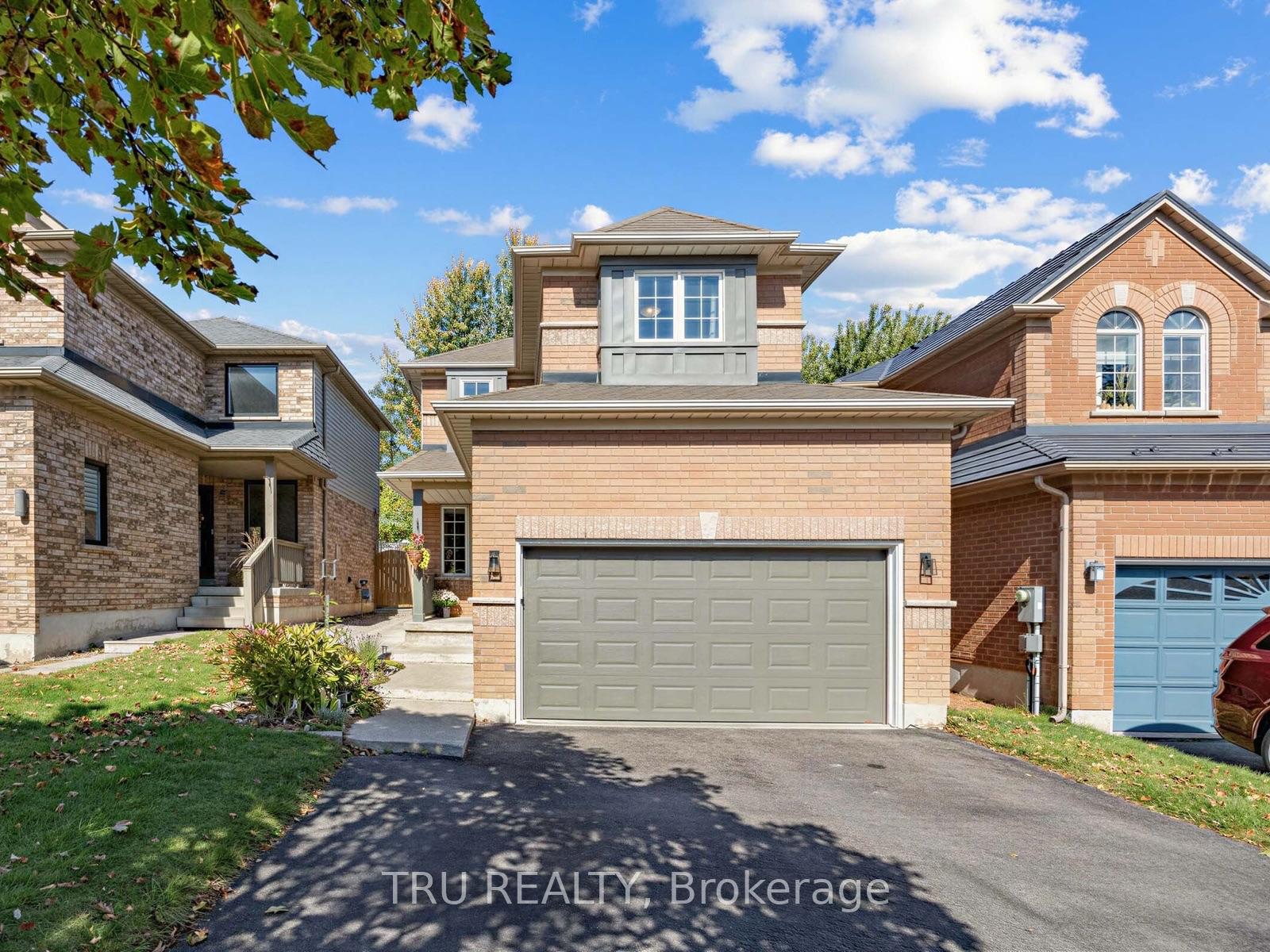 Photo 3 of 63 Russell Street, Halton Hills, Georgetown — HOMEH