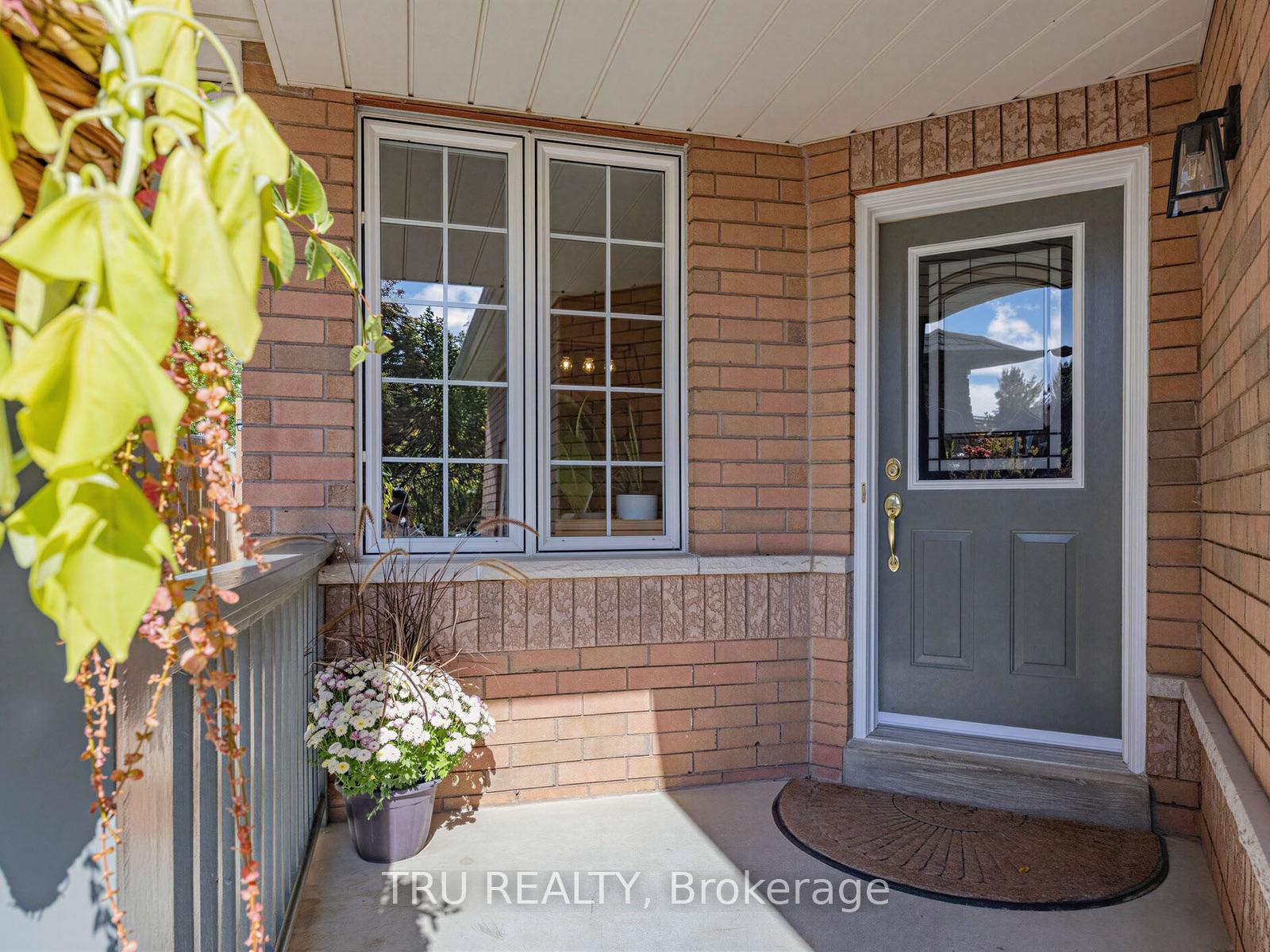 Photo 4 of 63 Russell Street, Halton Hills, Georgetown — HOMEH