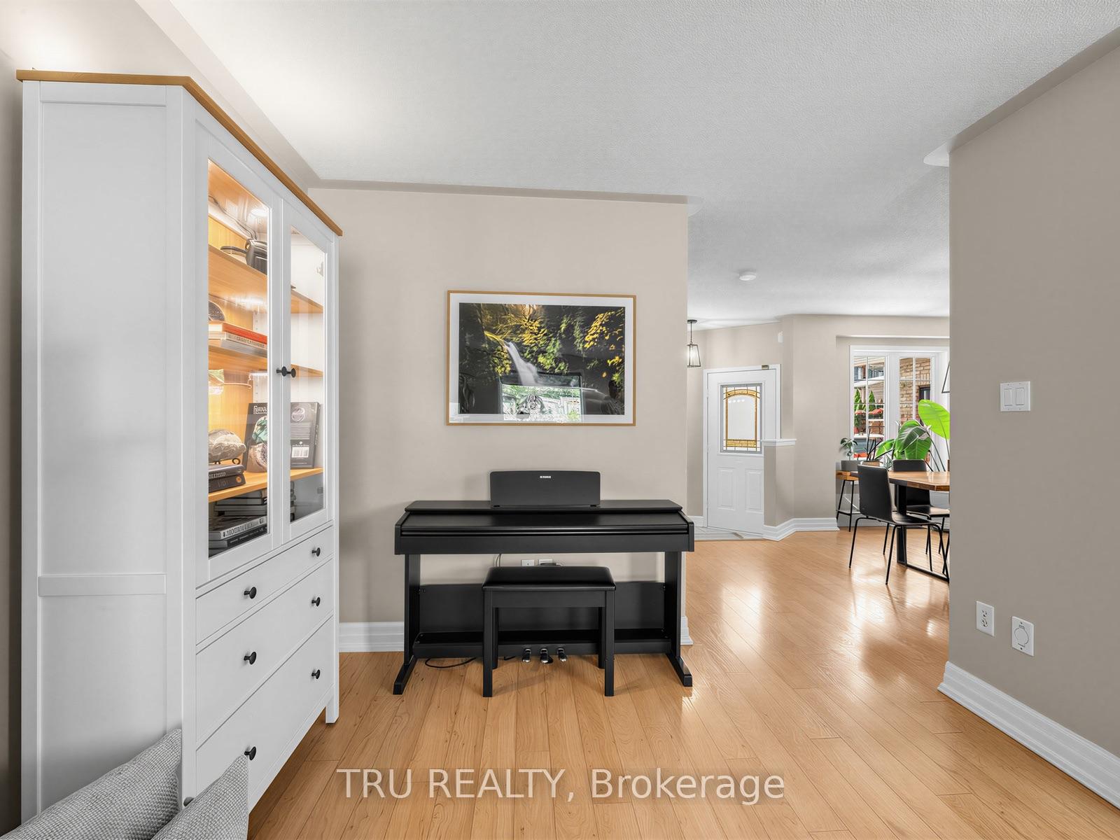 Photo 11 of 63 Russell Street, Halton Hills, Georgetown — HOMEH