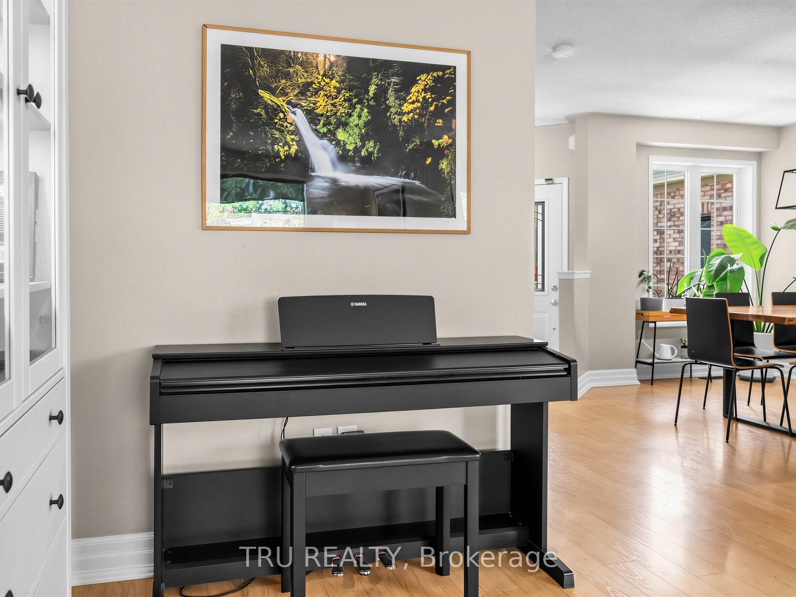 Photo 12 of 63 Russell Street, Halton Hills, Georgetown — HOMEH