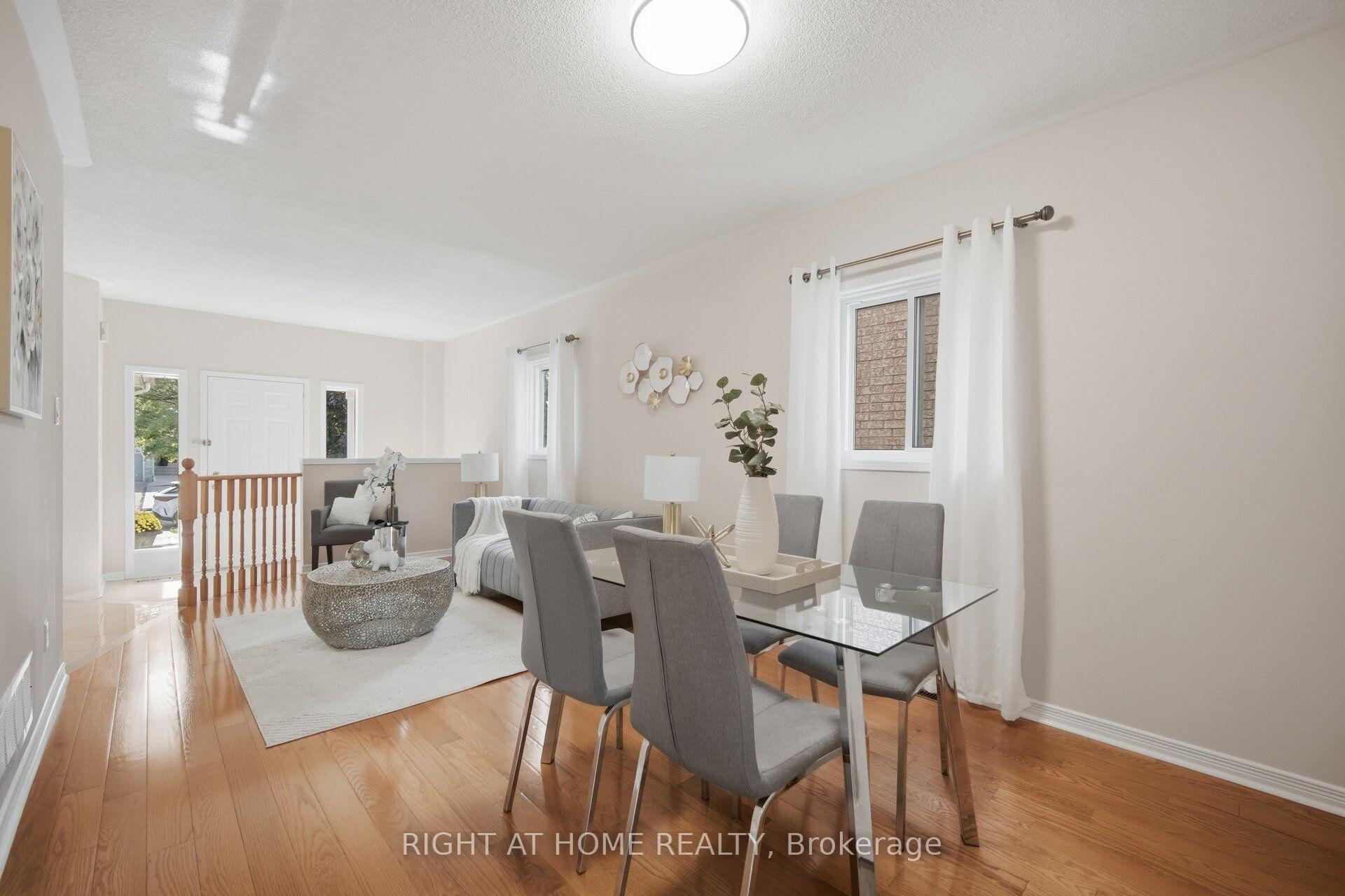 Photo 6 of 975 Mantle Crescent, Mississauga, East Credit — HOMEH
