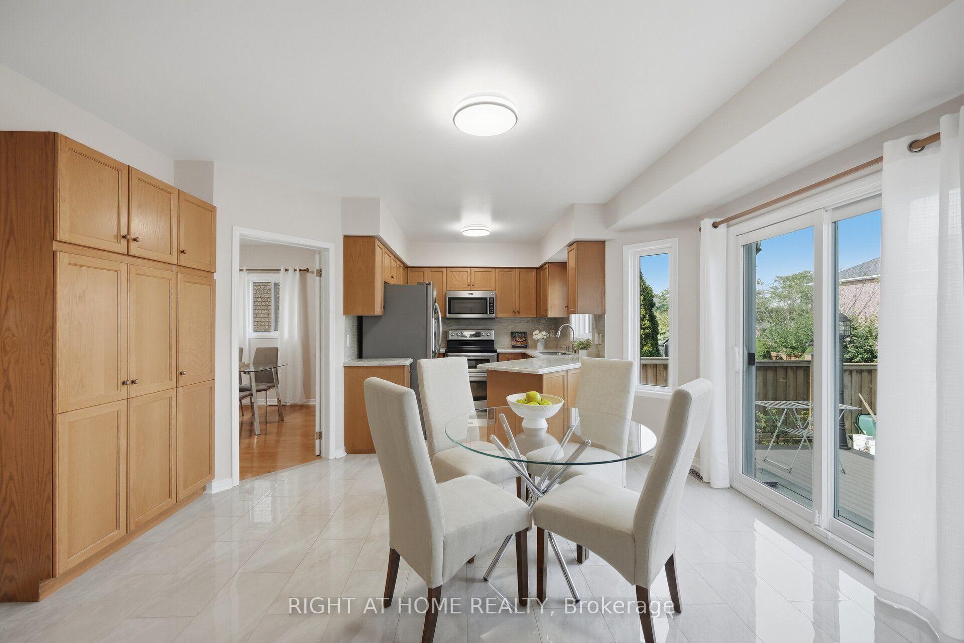 Photo 9 of 975 Mantle Crescent, Mississauga, East Credit — HOMEH