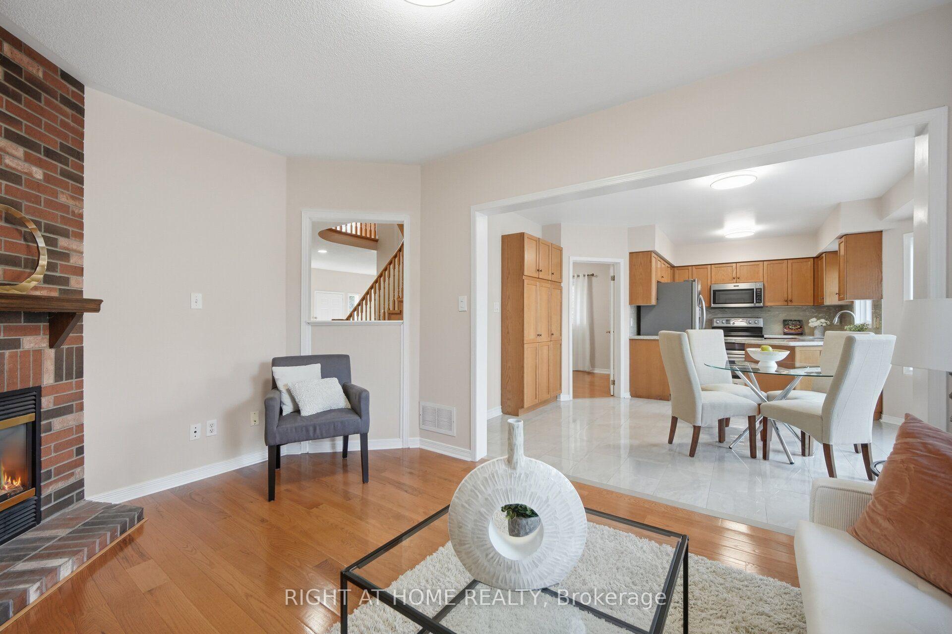 Photo 17 of 975 Mantle Crescent, Mississauga, East Credit — HOMEH
