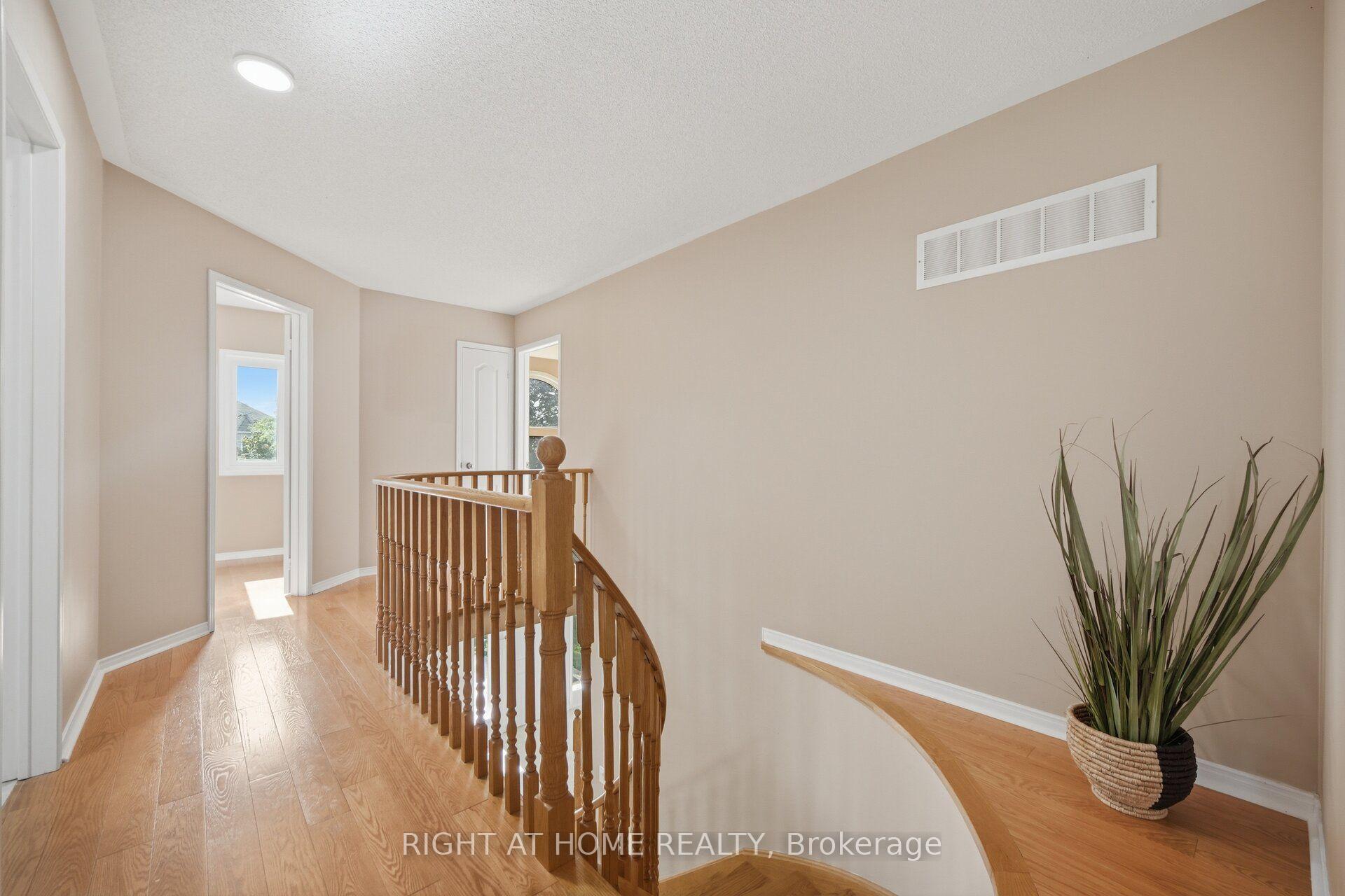 Photo 20 of 975 Mantle Crescent, Mississauga, East Credit — HOMEH