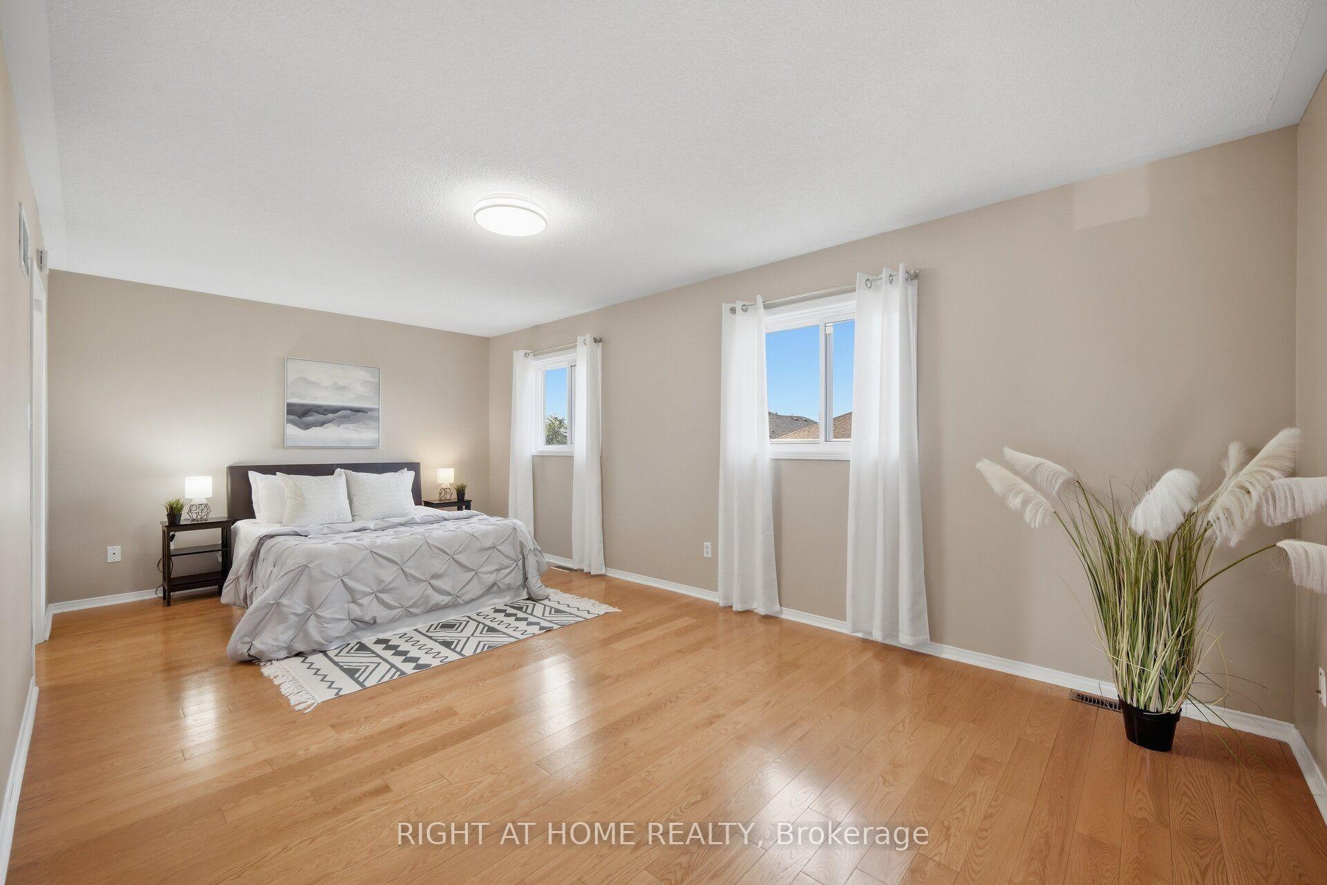 Photo 21 of 975 Mantle Crescent, Mississauga, East Credit — HOMEH