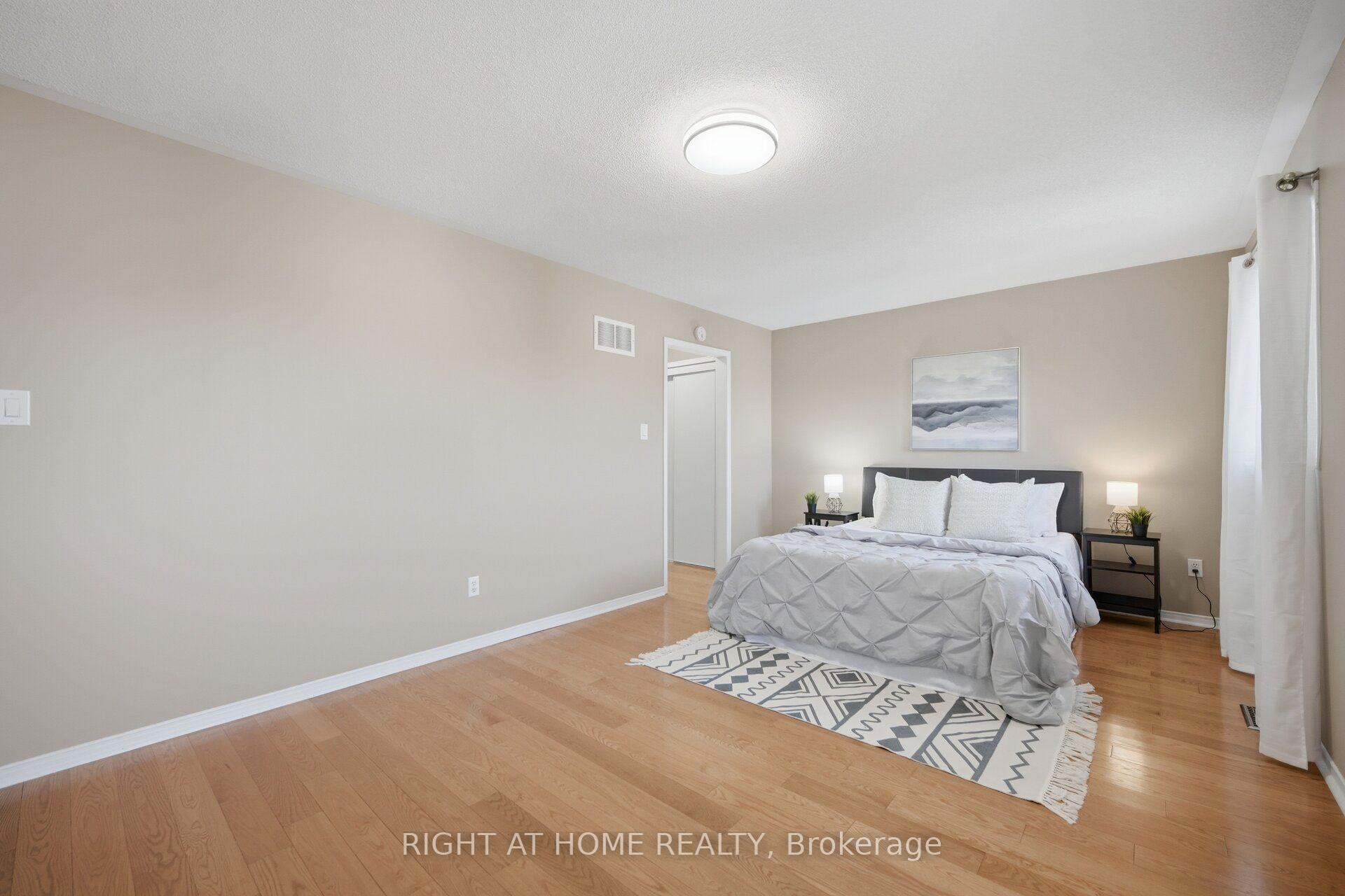 Photo 22 of 975 Mantle Crescent, Mississauga, East Credit — HOMEH