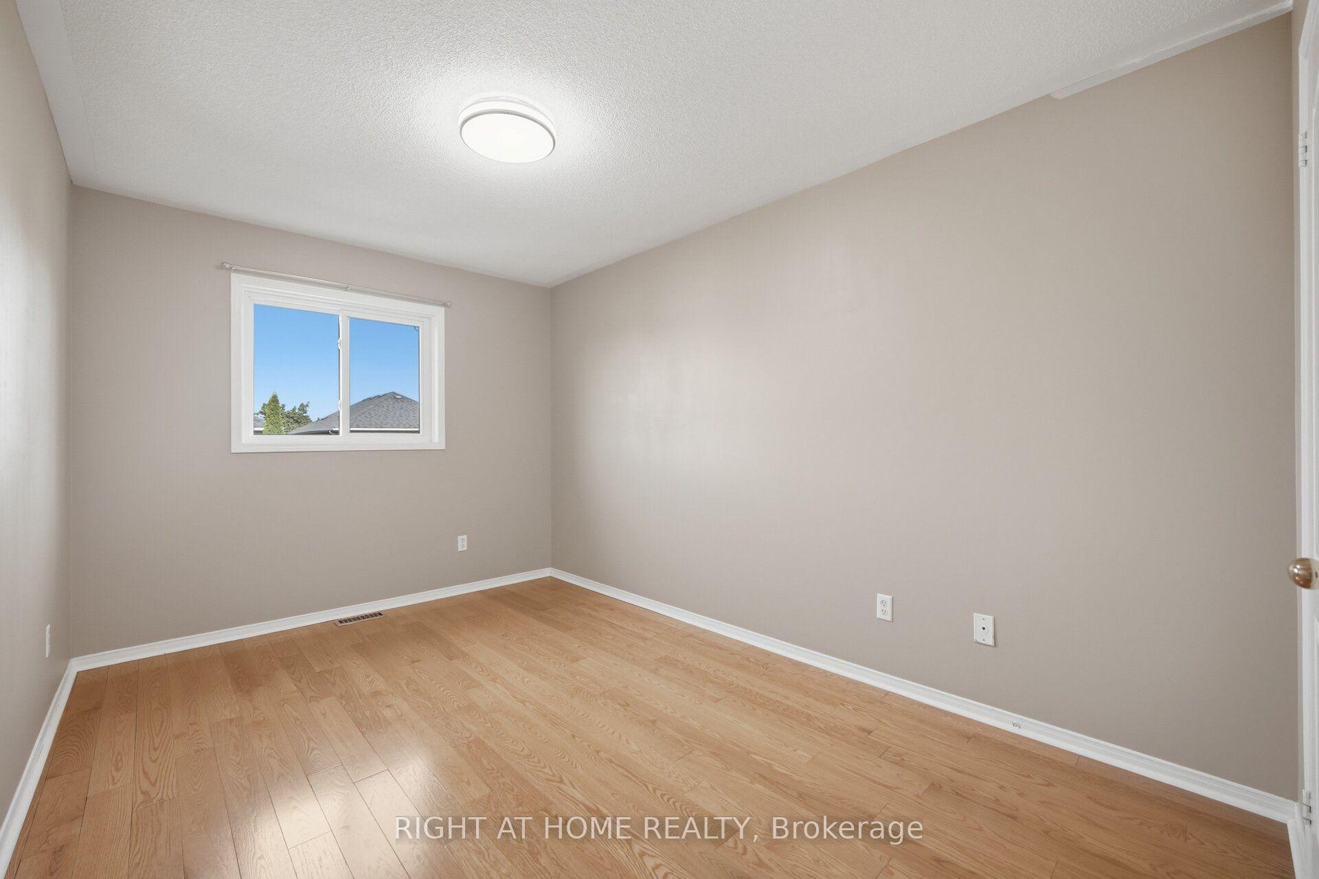 Photo 26 of 975 Mantle Crescent, Mississauga, East Credit — HOMEH