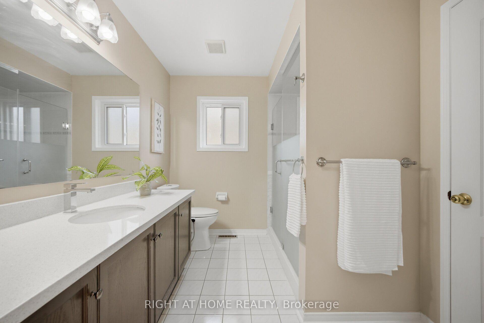 Photo 32 of 975 Mantle Crescent, Mississauga, East Credit — HOMEH