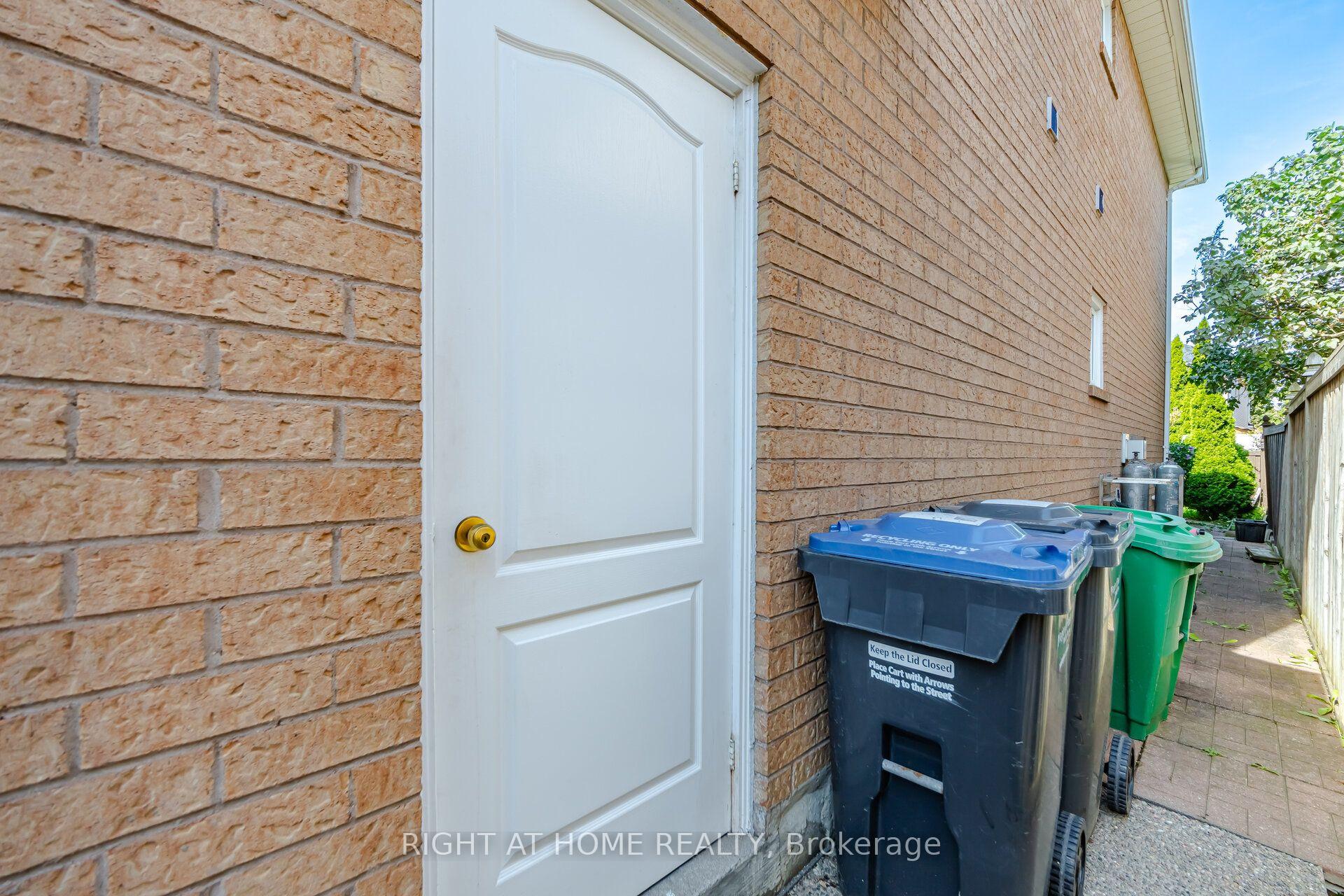 Photo 38 of 975 Mantle Crescent, Mississauga, East Credit — HOMEH