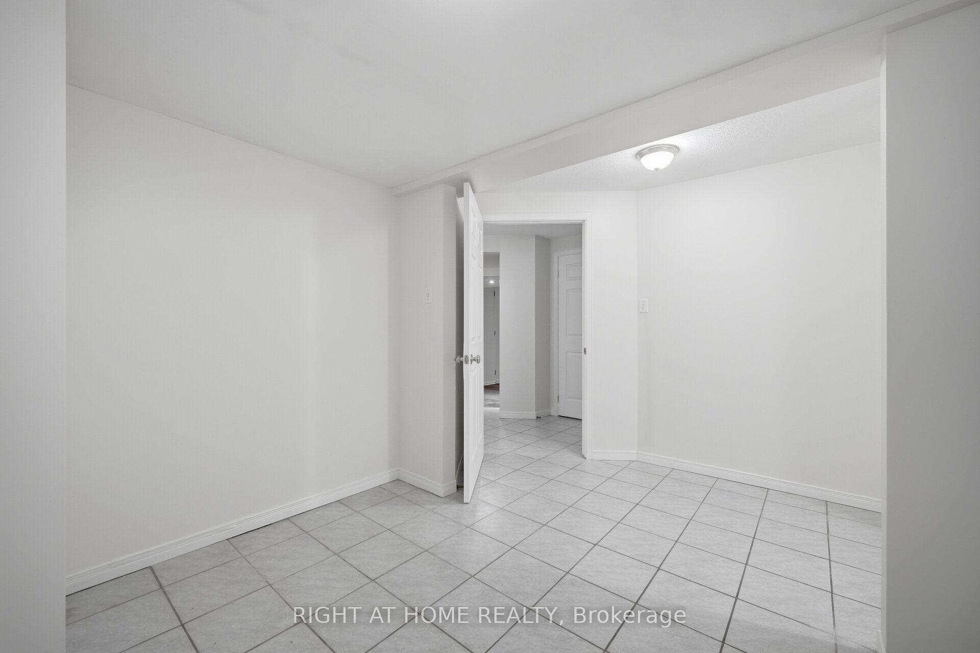 Photo 46 of 975 Mantle Crescent, Mississauga, East Credit — HOMEH