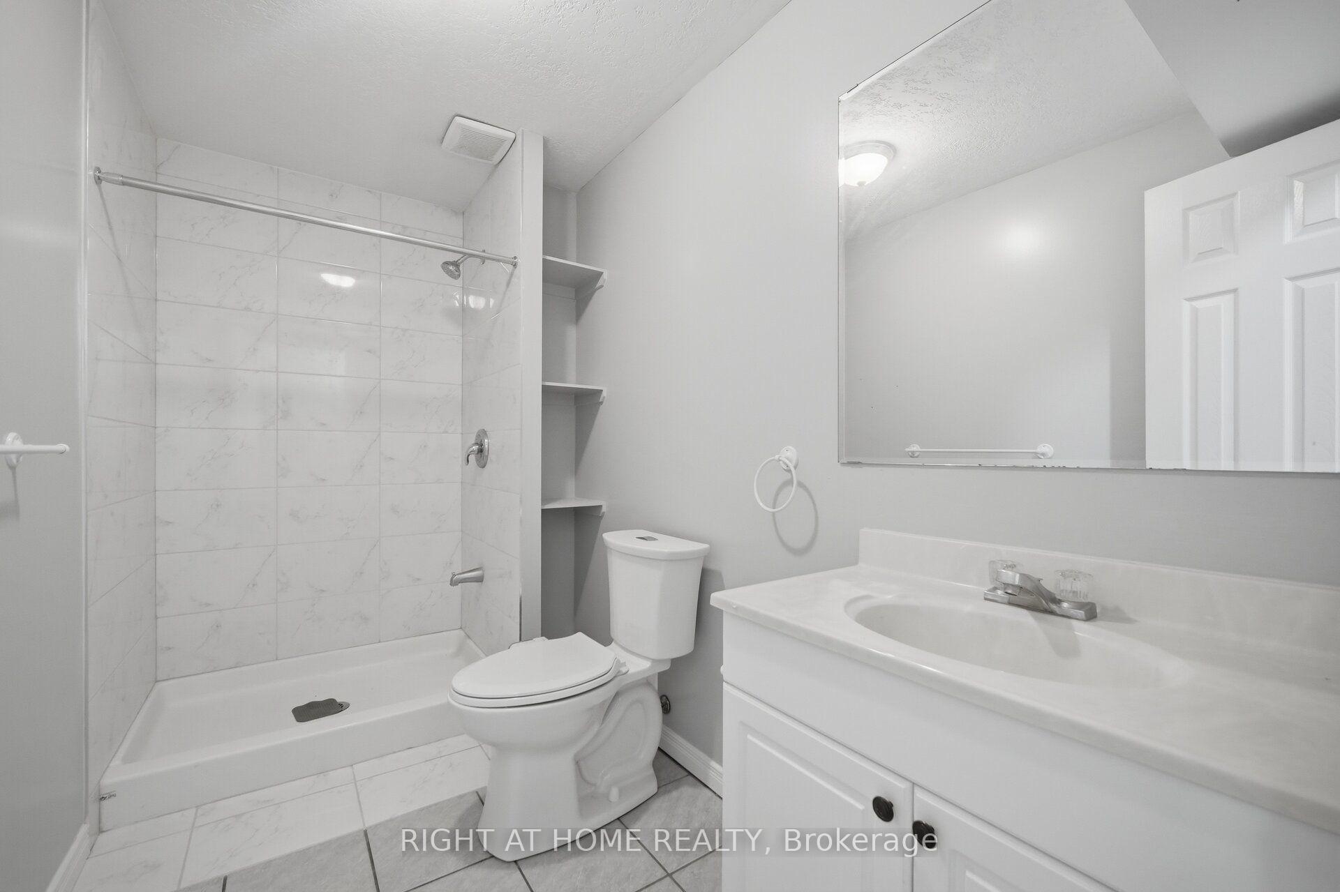 Photo 40 of 975 Mantle Crescent, Mississauga, East Credit — HOMEH