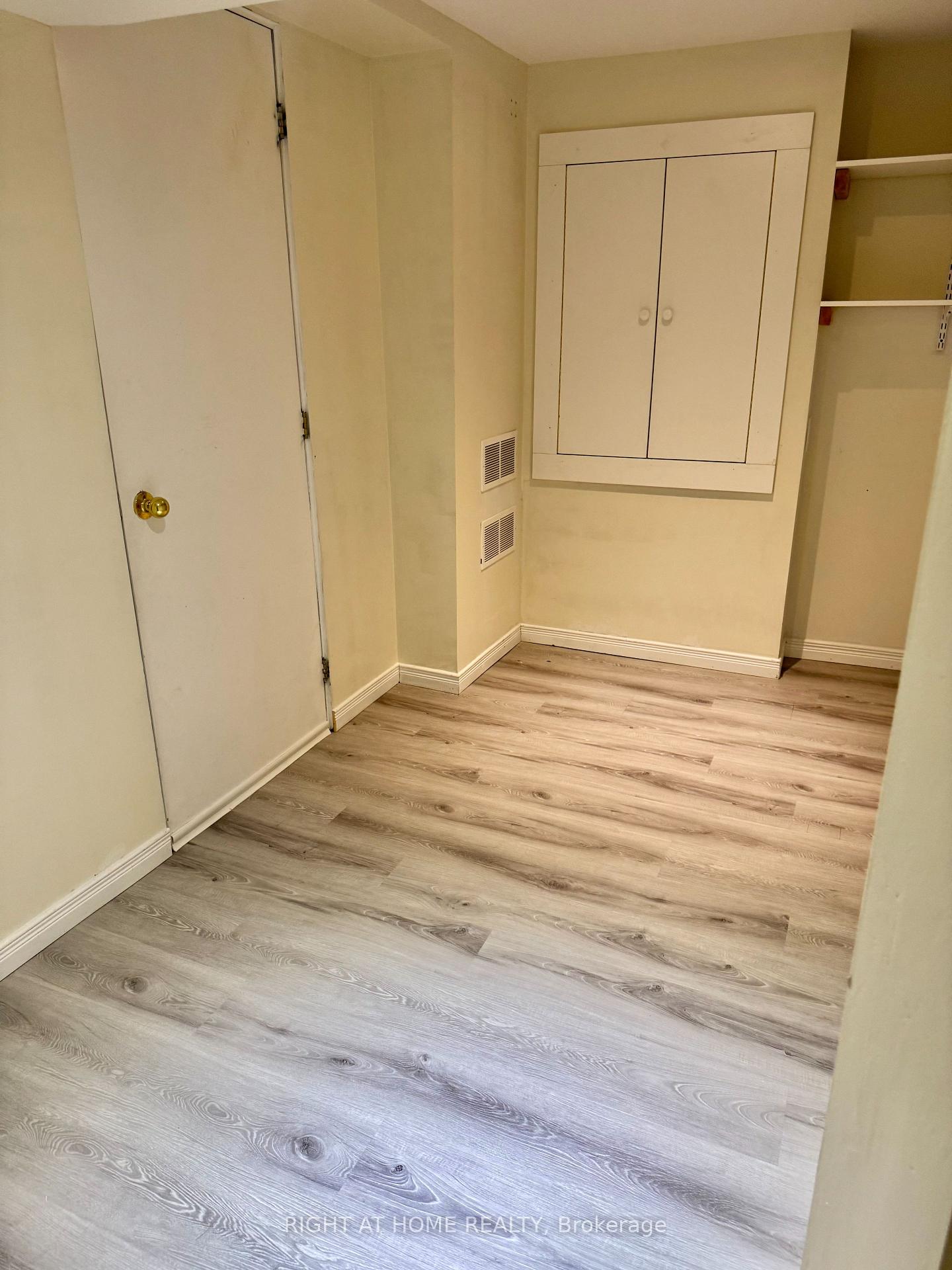 Photo 56 of 975 Mantle Crescent, Mississauga, East Credit — HOMEH