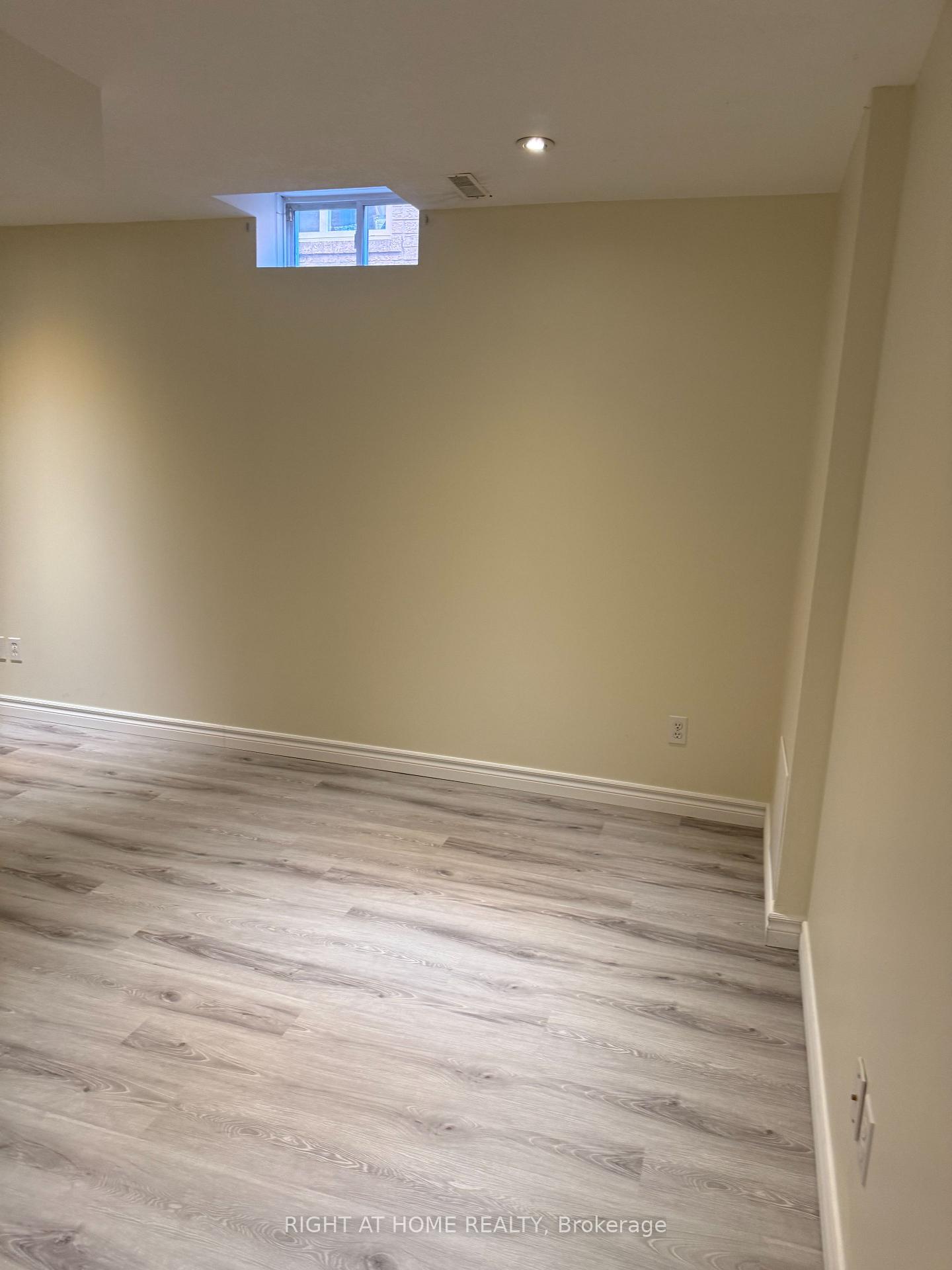 Photo 62 of 975 Mantle Crescent, Mississauga, East Credit — HOMEH