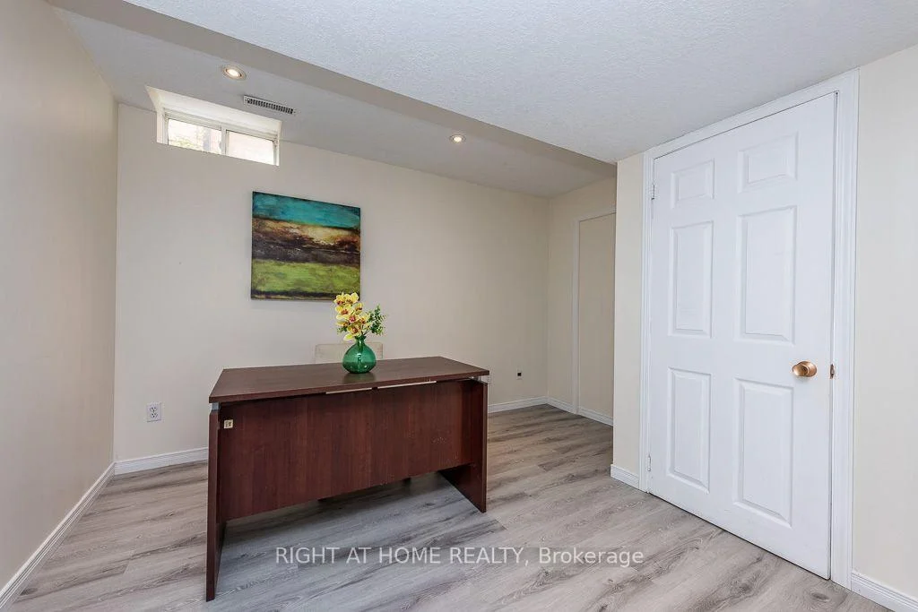 Photo 42 of 975 Mantle Crescent, Mississauga, East Credit — HOMEH