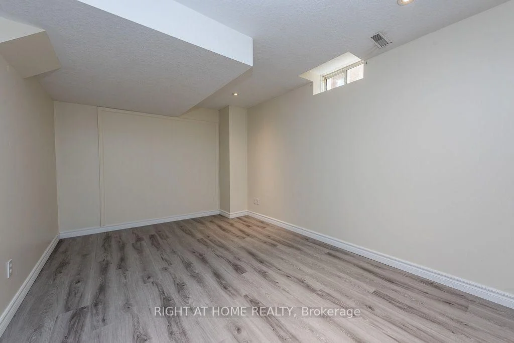 Photo 55 of 975 Mantle Crescent, Mississauga, East Credit — HOMEH