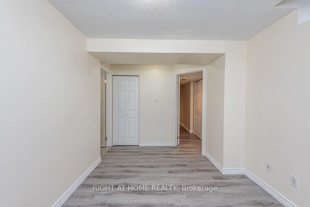 Photo 57 of 975 Mantle Crescent, Mississauga, East Credit — HOMEH
