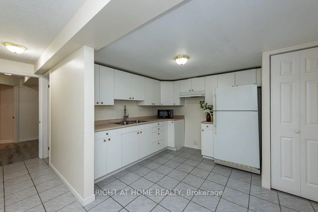 Photo 61 of 975 Mantle Crescent, Mississauga, East Credit — HOMEH