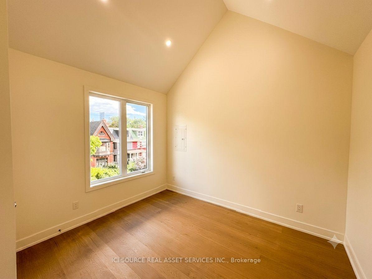 Photo 3 of Unit Top Floor, 152 Brunswick Avenue, Toronto, University — HOMEH