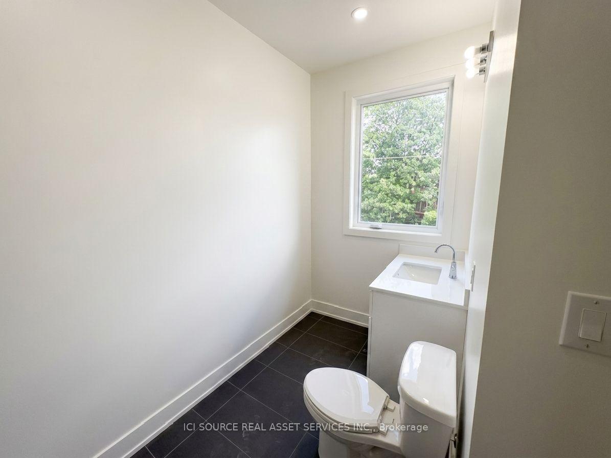 Photo 5 of Unit Top Floor, 152 Brunswick Avenue, Toronto, University — HOMEH