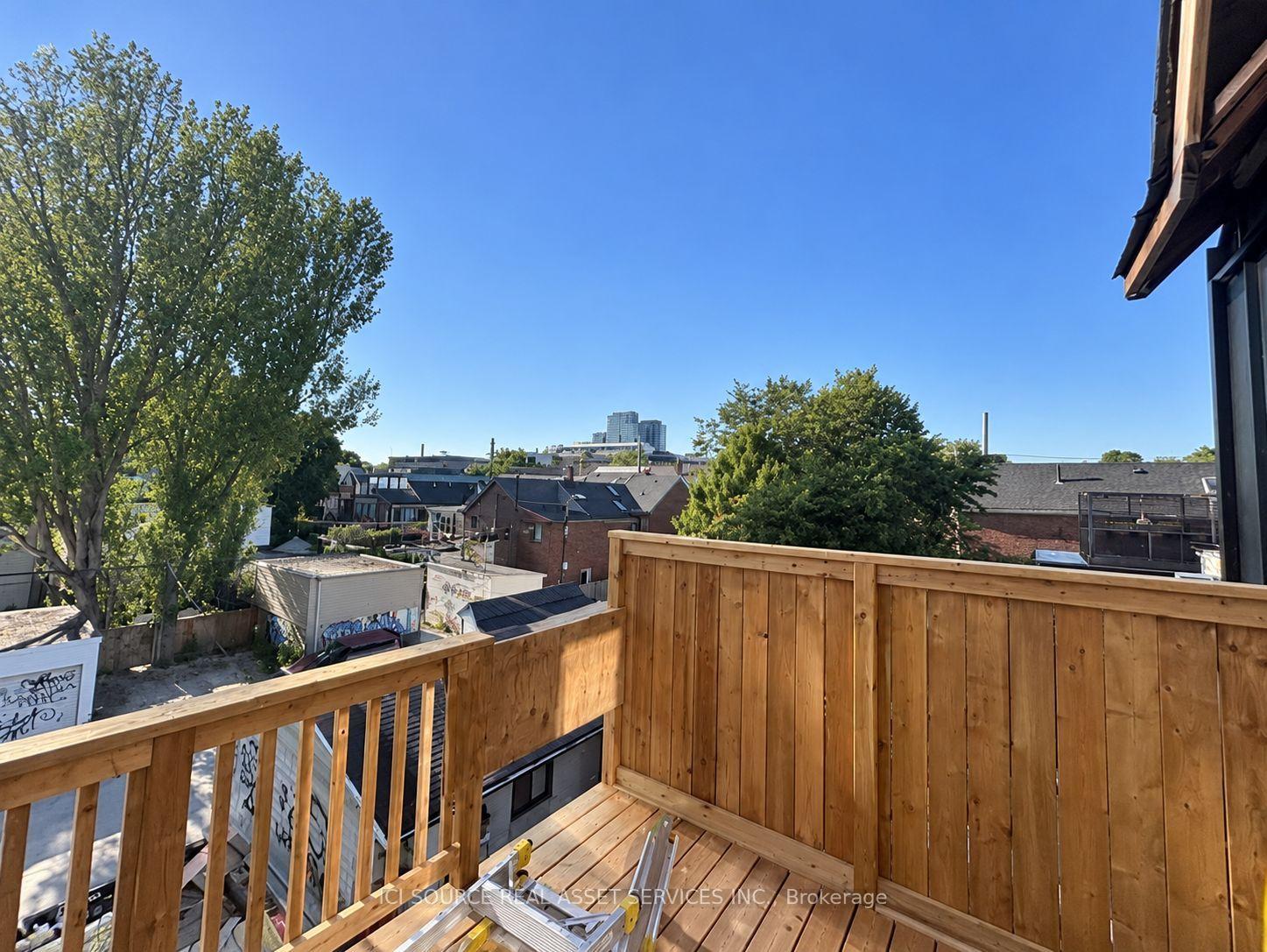 Photo 8 of Unit Top Floor, 152 Brunswick Avenue, Toronto, University — HOMEH