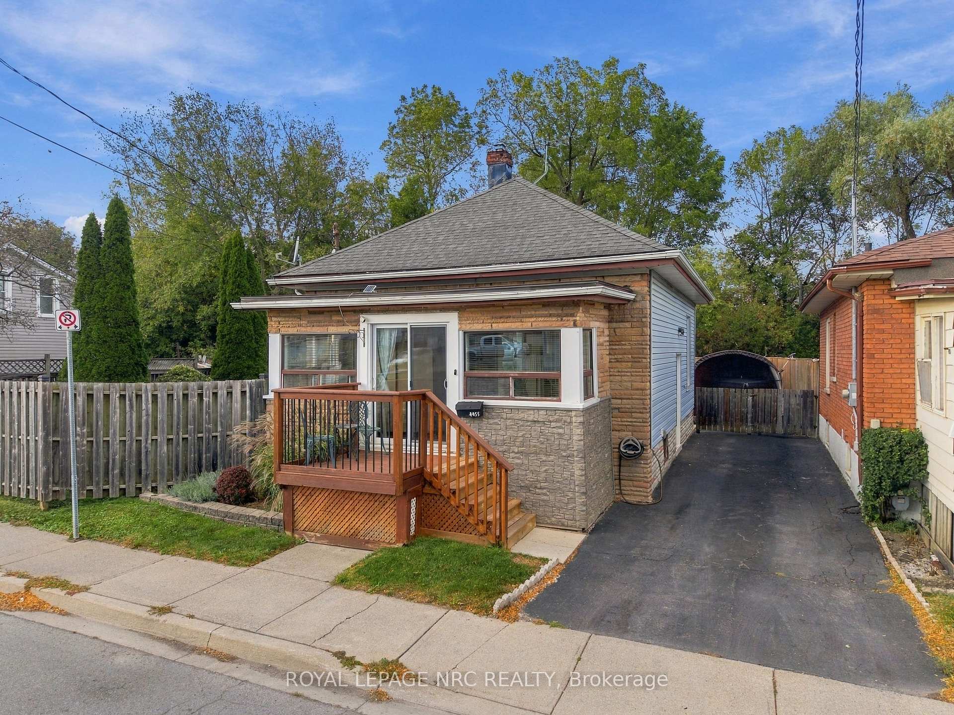 Photo of 4455 Park Street E