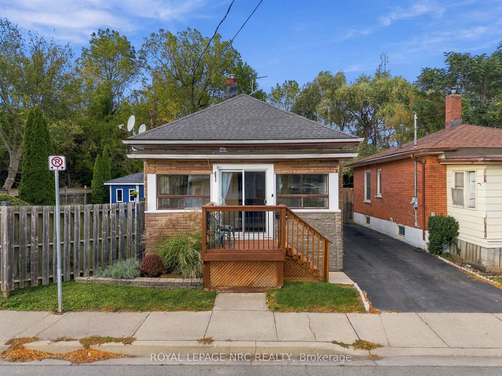 Photo 2 of 4455 Park Street E, Niagara Falls, Downtown — HOMEH