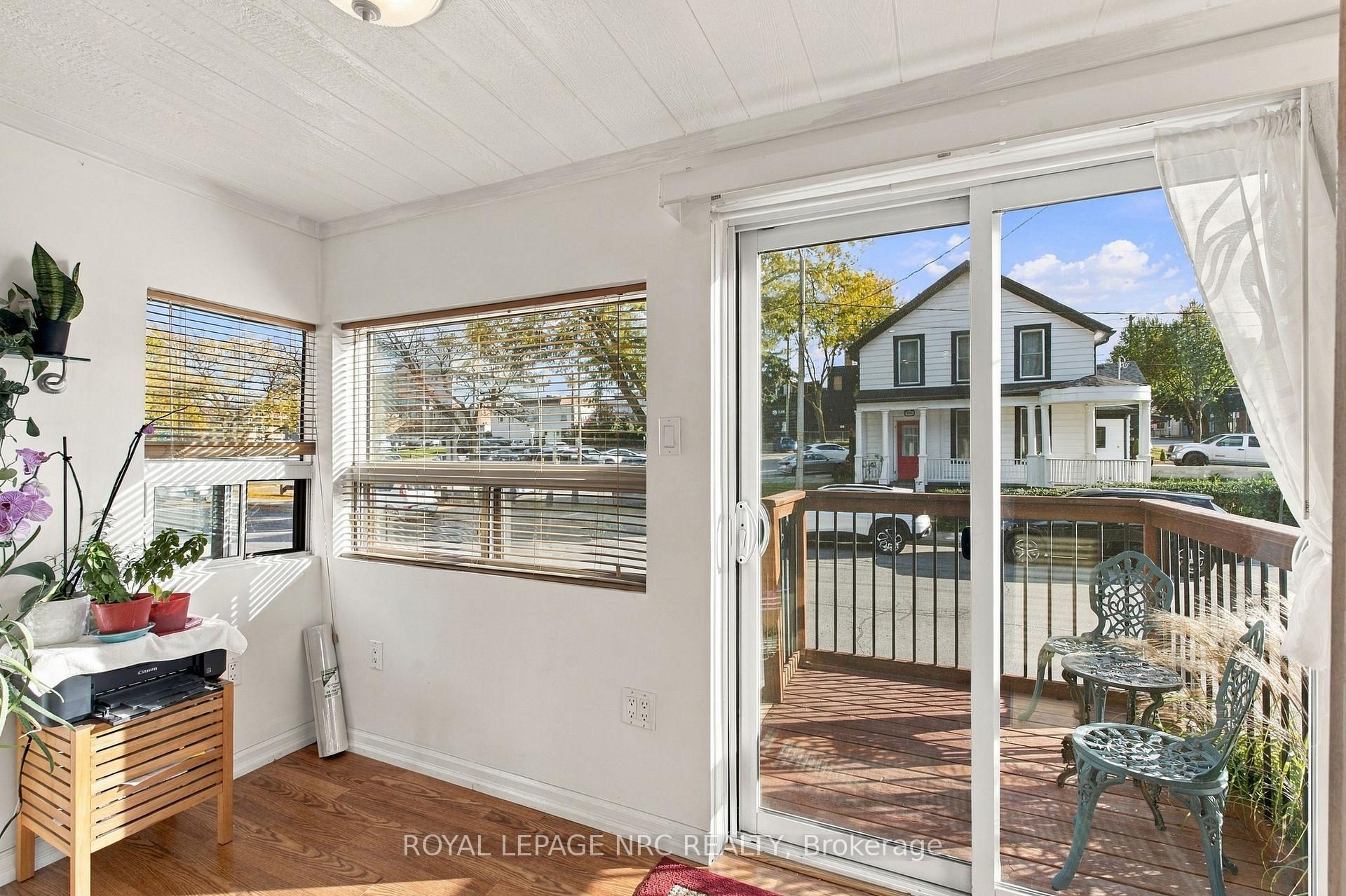 Photo 4 of 4455 Park Street E, Niagara Falls, Downtown — HOMEH