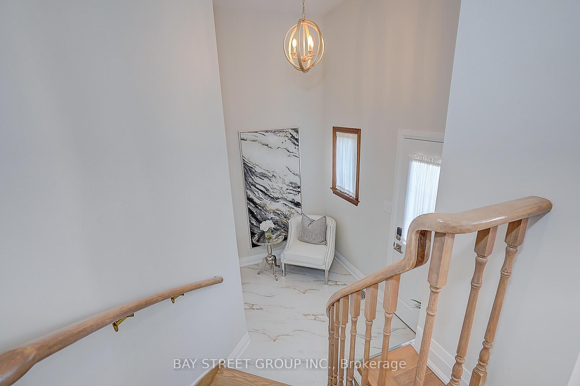 Photo 6 of 107 Crawford Rose Drive, Aurora, Aurora Heights — HOMEH