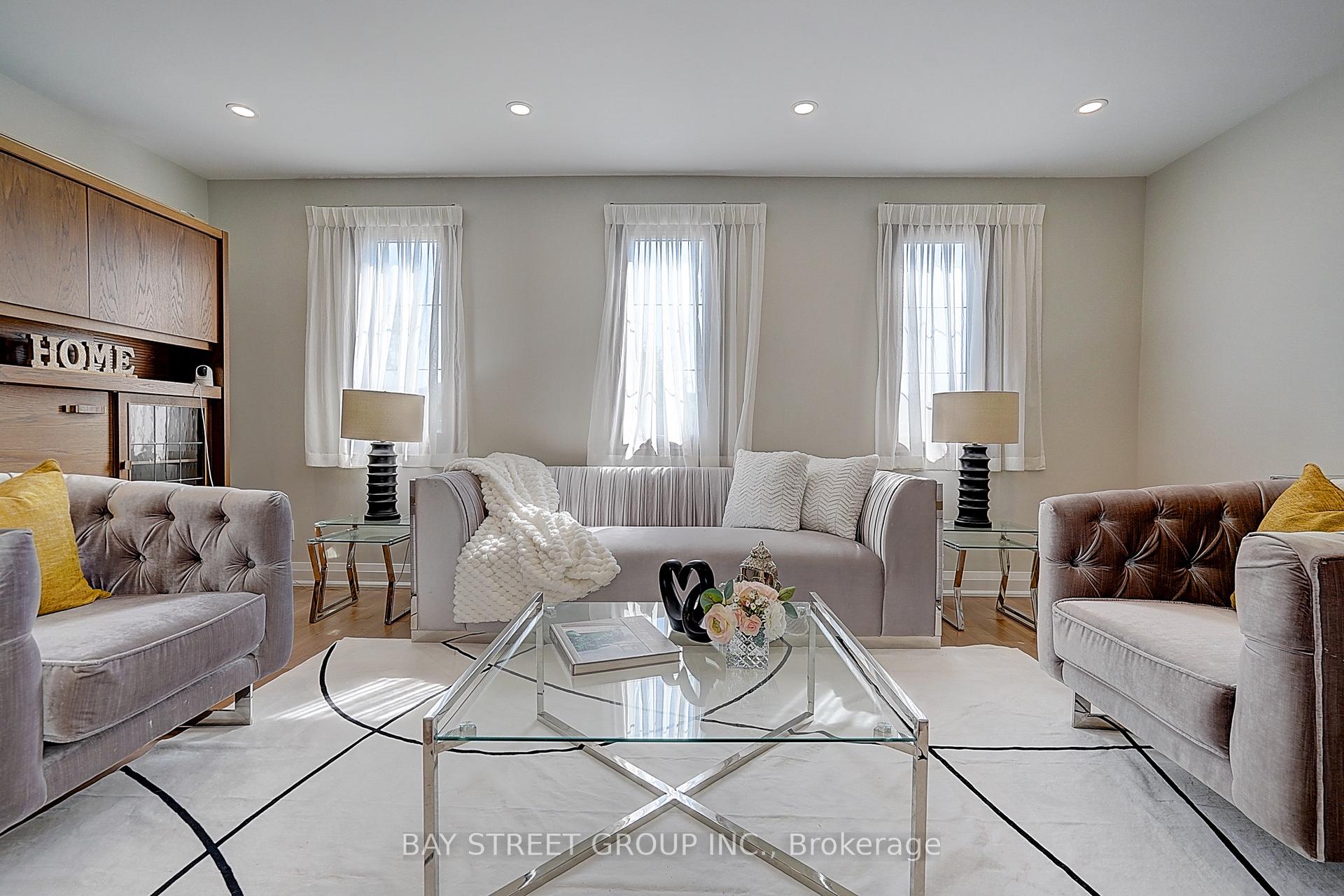 Photo 7 of 107 Crawford Rose Drive, Aurora, Aurora Heights — HOMEH