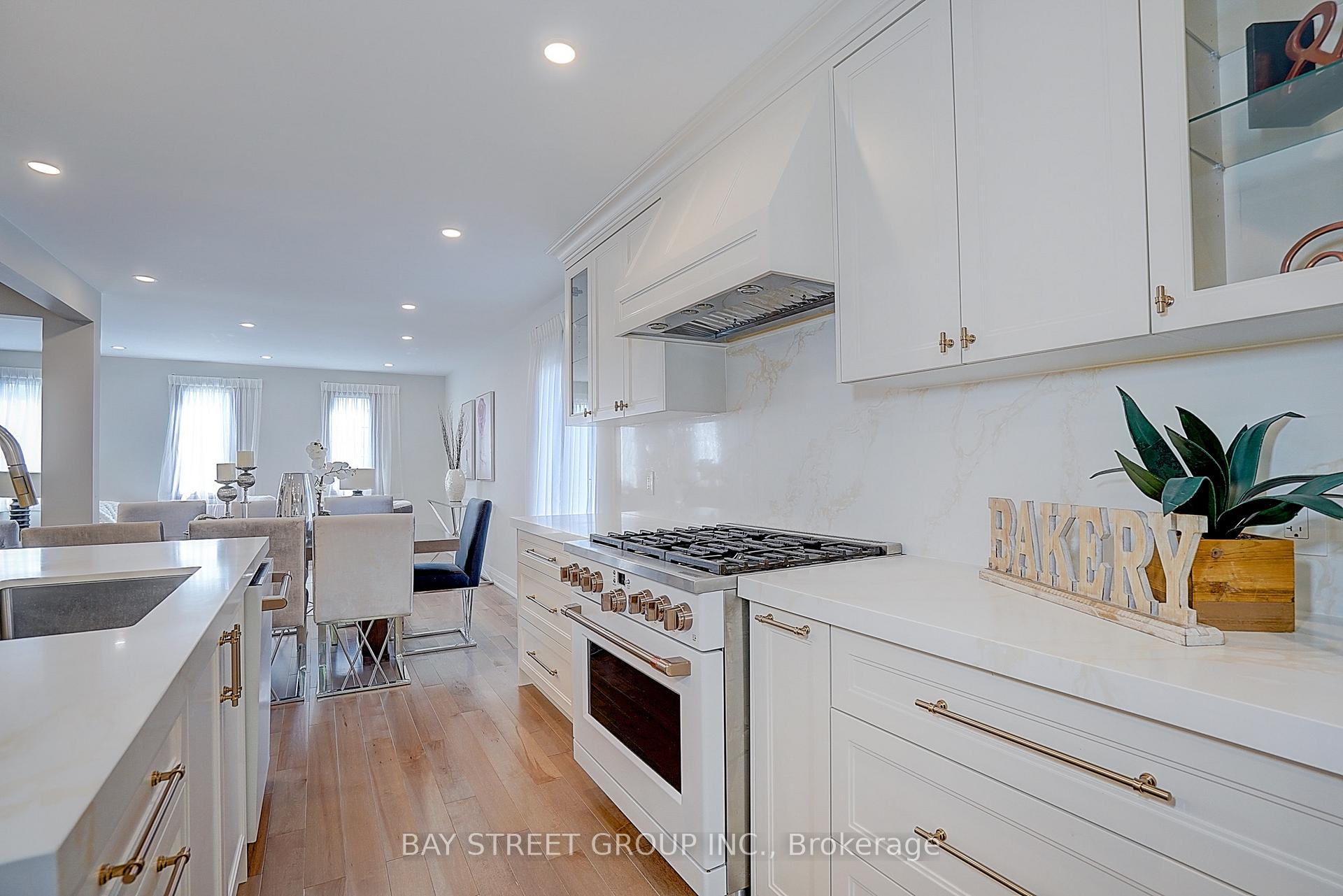 Photo 9 of 107 Crawford Rose Drive, Aurora, Aurora Heights — HOMEH