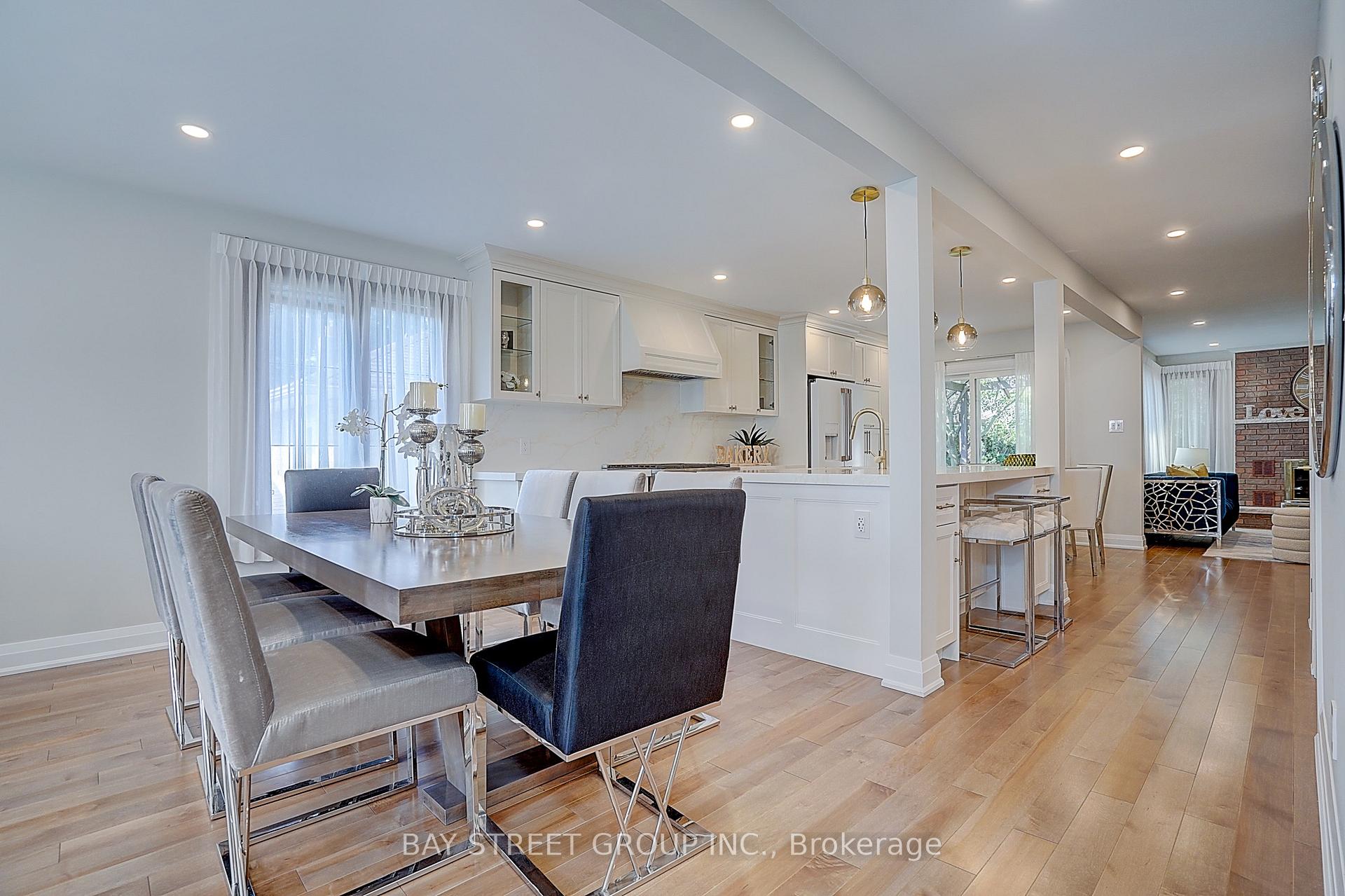 Photo 8 of 107 Crawford Rose Drive, Aurora, Aurora Heights — HOMEH