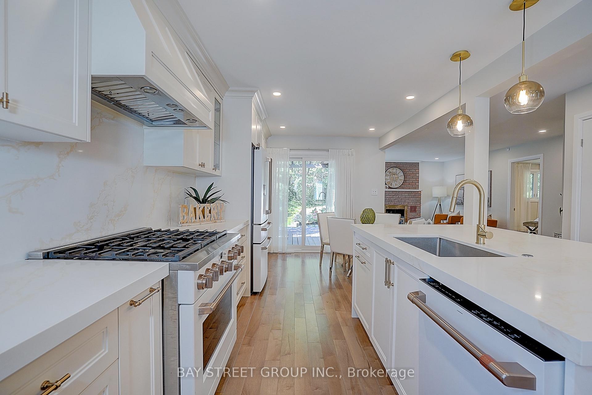 Photo 13 of 107 Crawford Rose Drive, Aurora, Aurora Heights — HOMEH