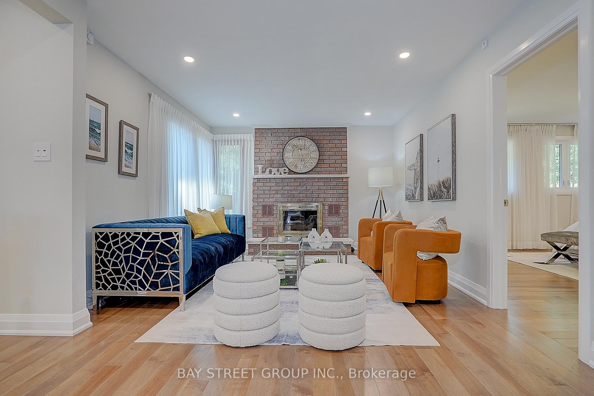 Photo 16 of 107 Crawford Rose Drive, Aurora, Aurora Heights — HOMEH