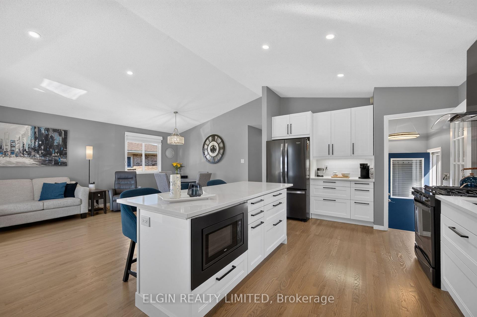 Photo 13 of 12 Rickwood Place, St. Thomas — HOMEH