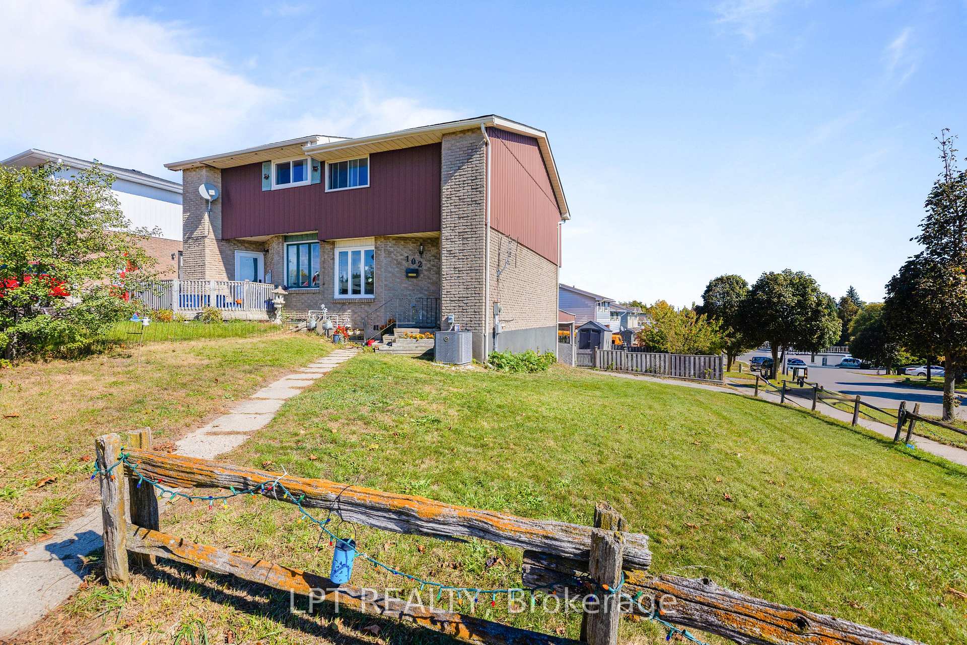 Photo 3 of 102 The Country Way, Kitchener, Country Hills — HOMEH