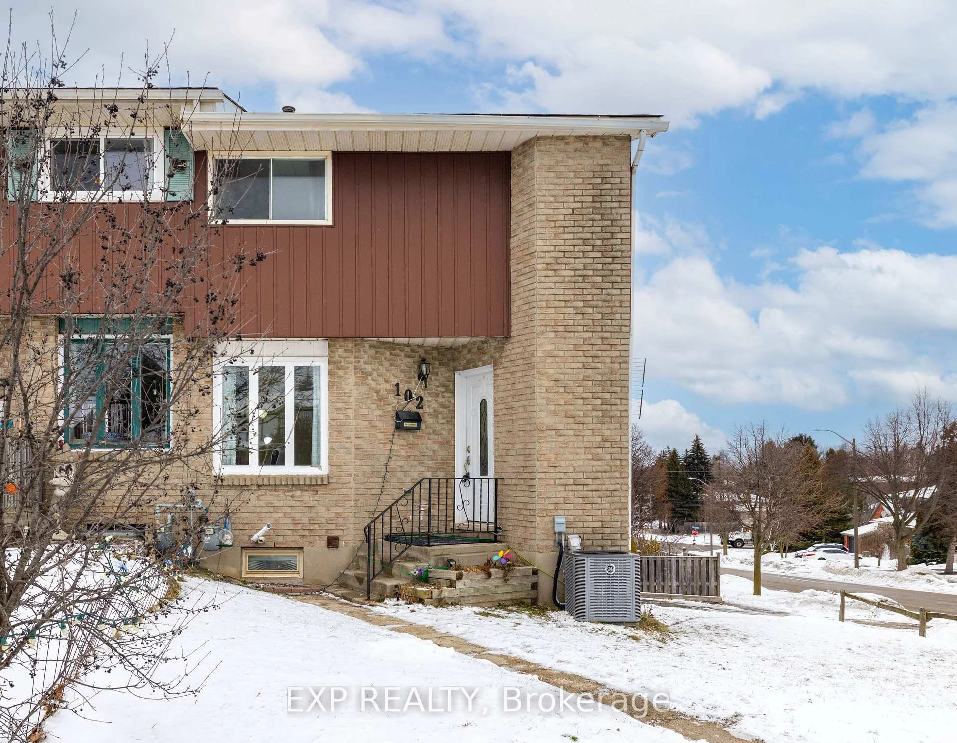 Photo 2 of 102 The Country Way, Kitchener, Country Hills — HOMEH
