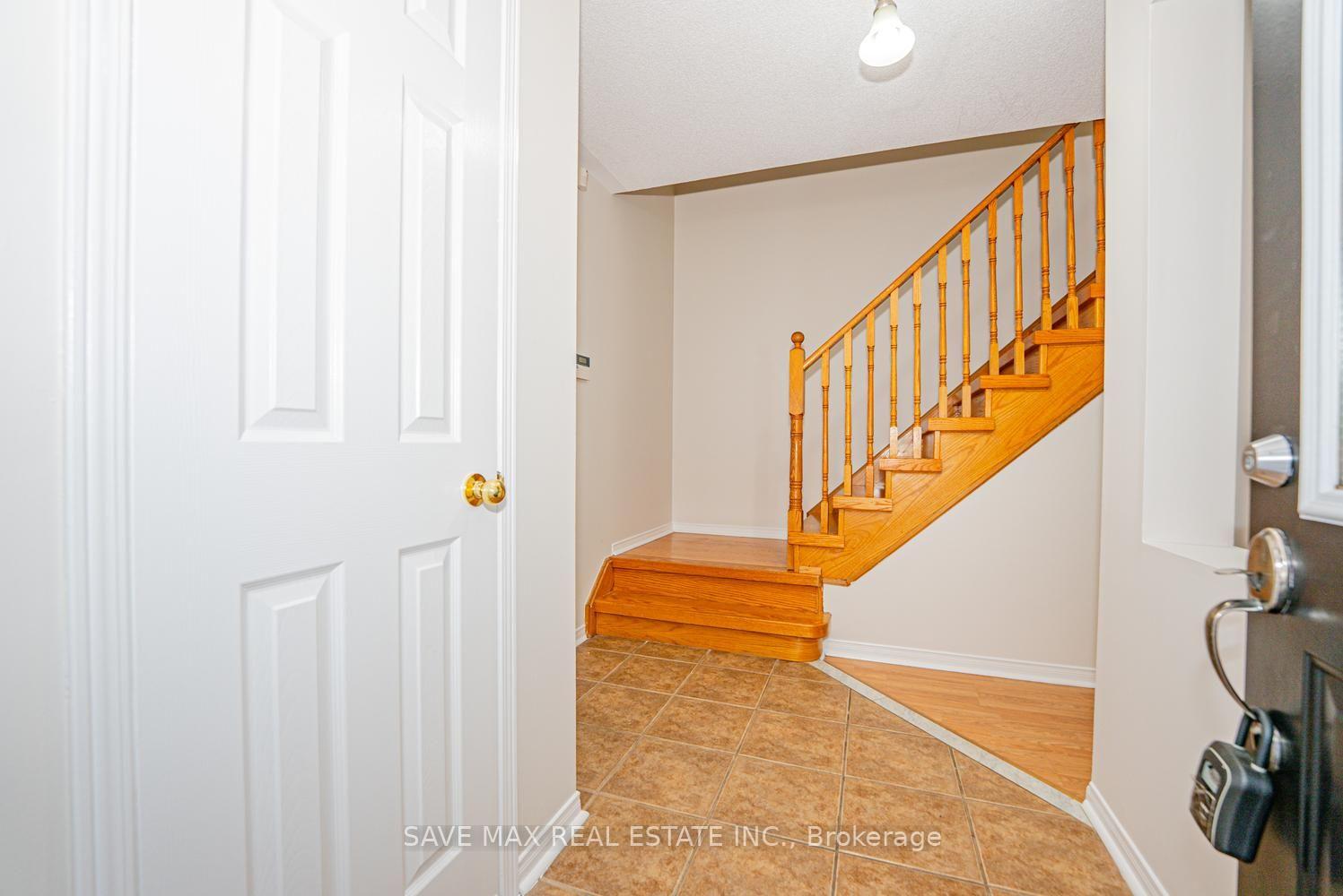 Photo 4 of 1148 Windbrook Grove, Mississauga, East Credit — HOMEH